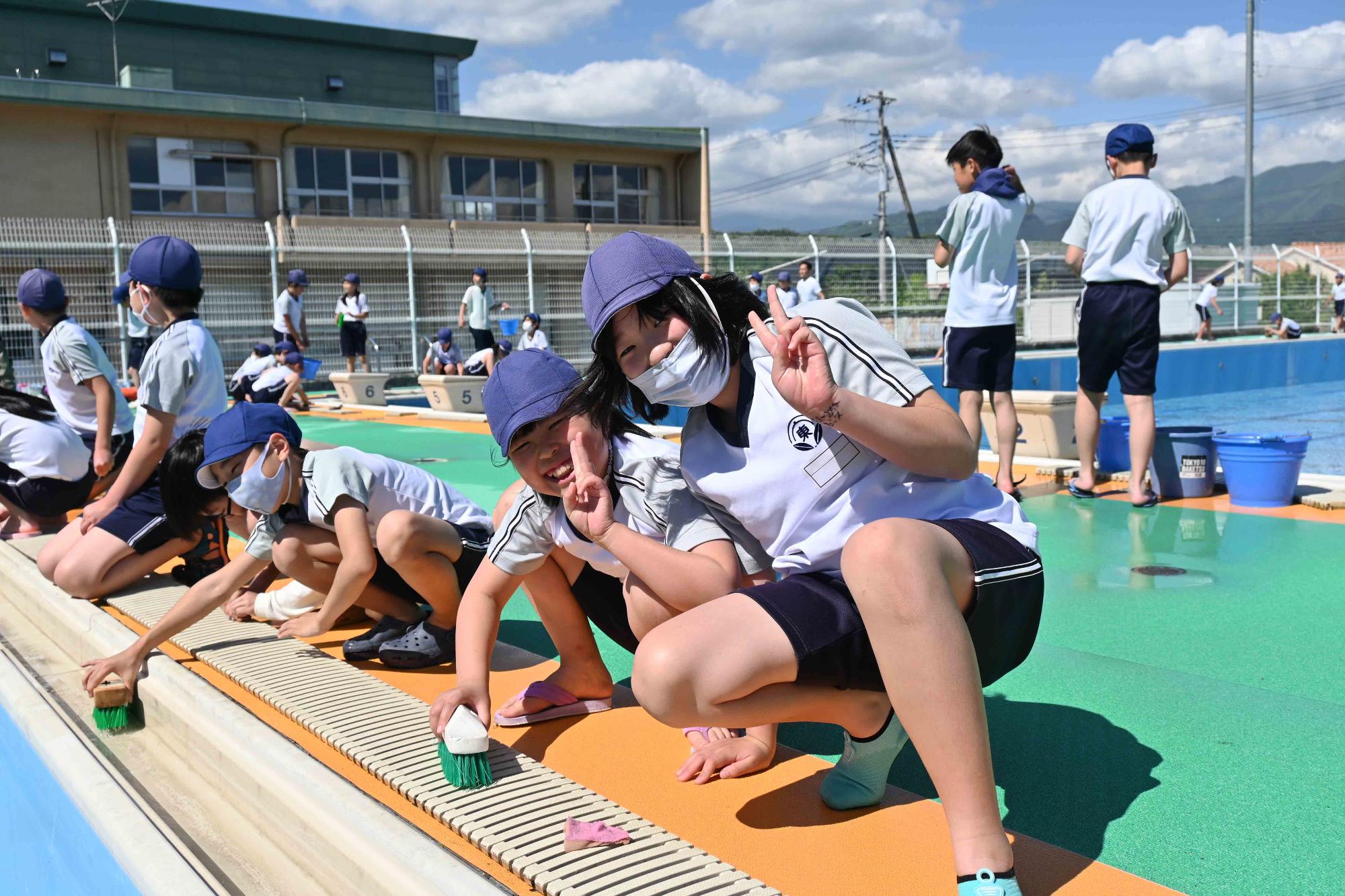 双葉東小プール清掃2384