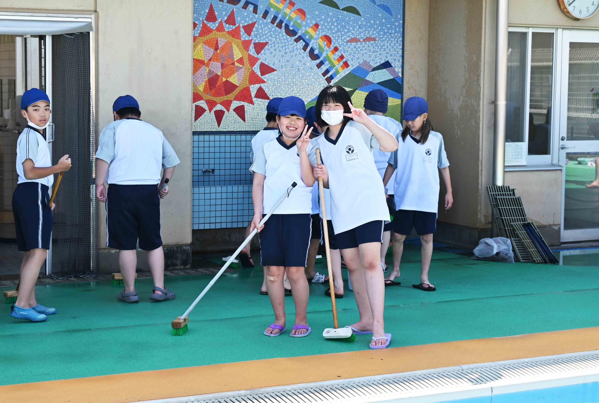 双葉東小プール清掃2436