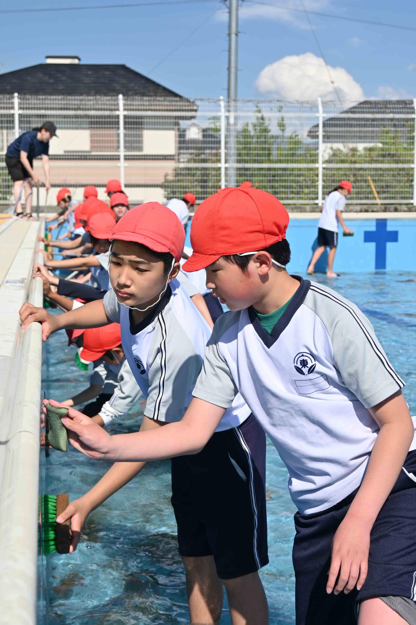 双葉東小プール清掃2491