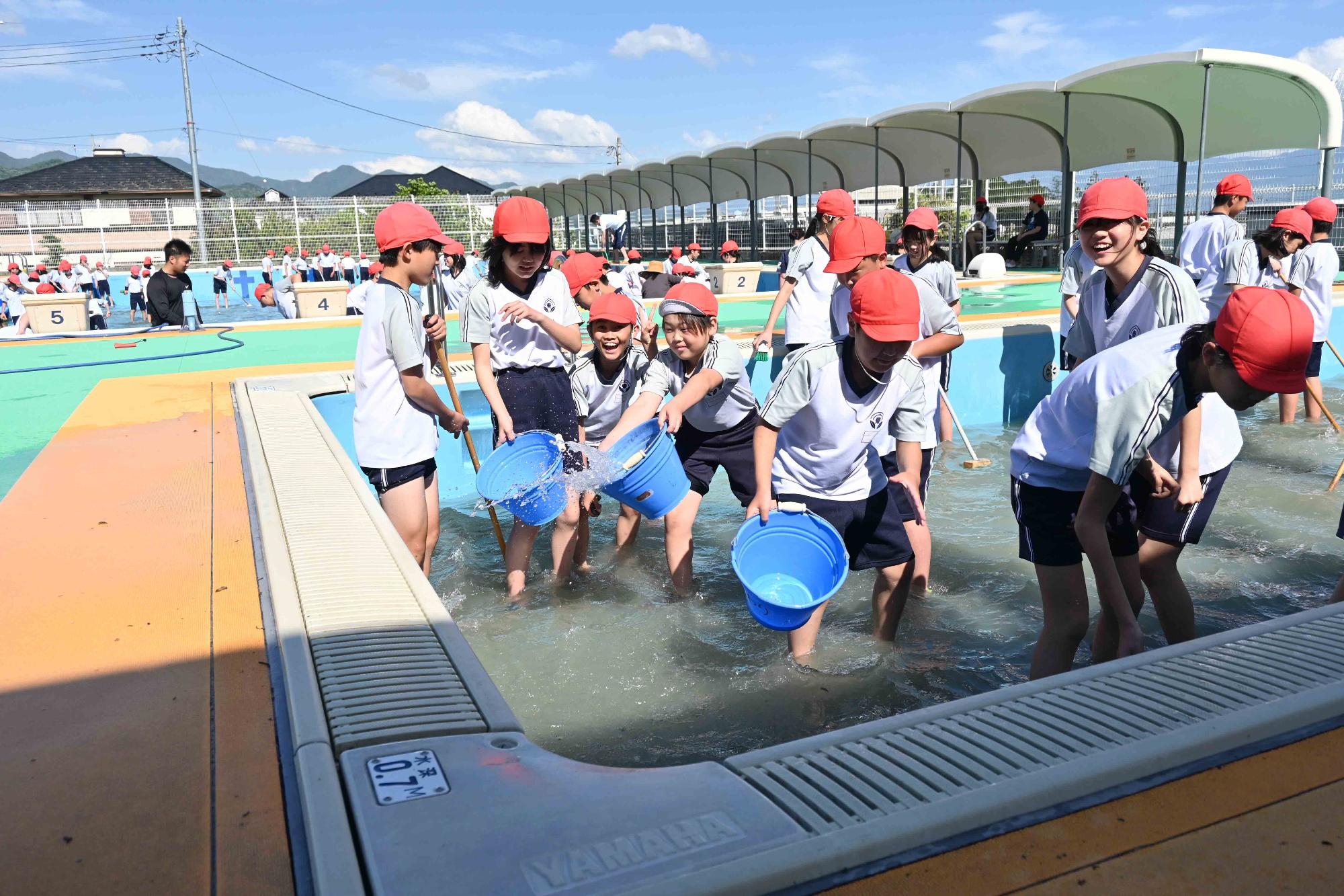 双葉東小プール清掃2551