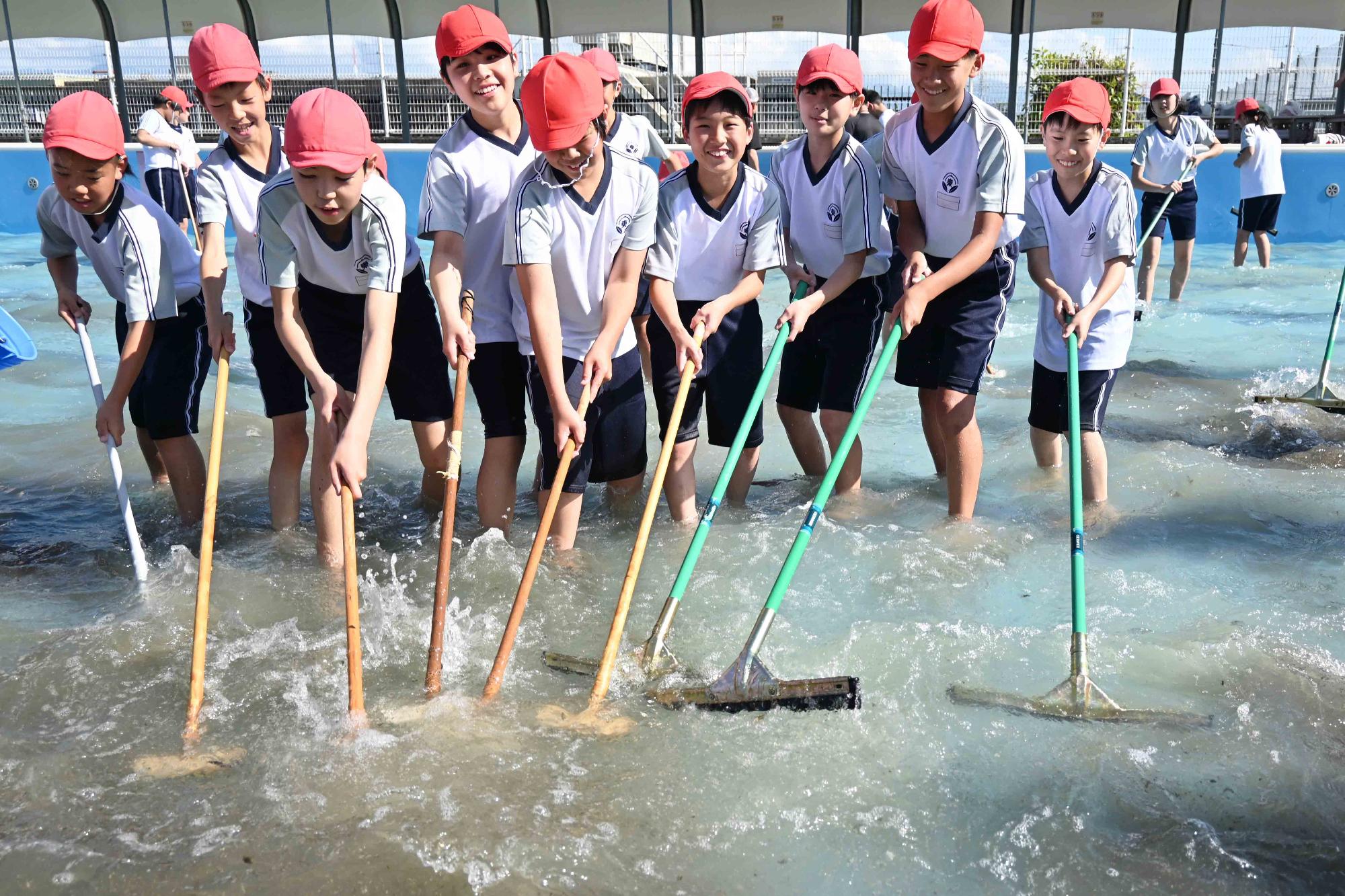 双葉東小プール清掃2726