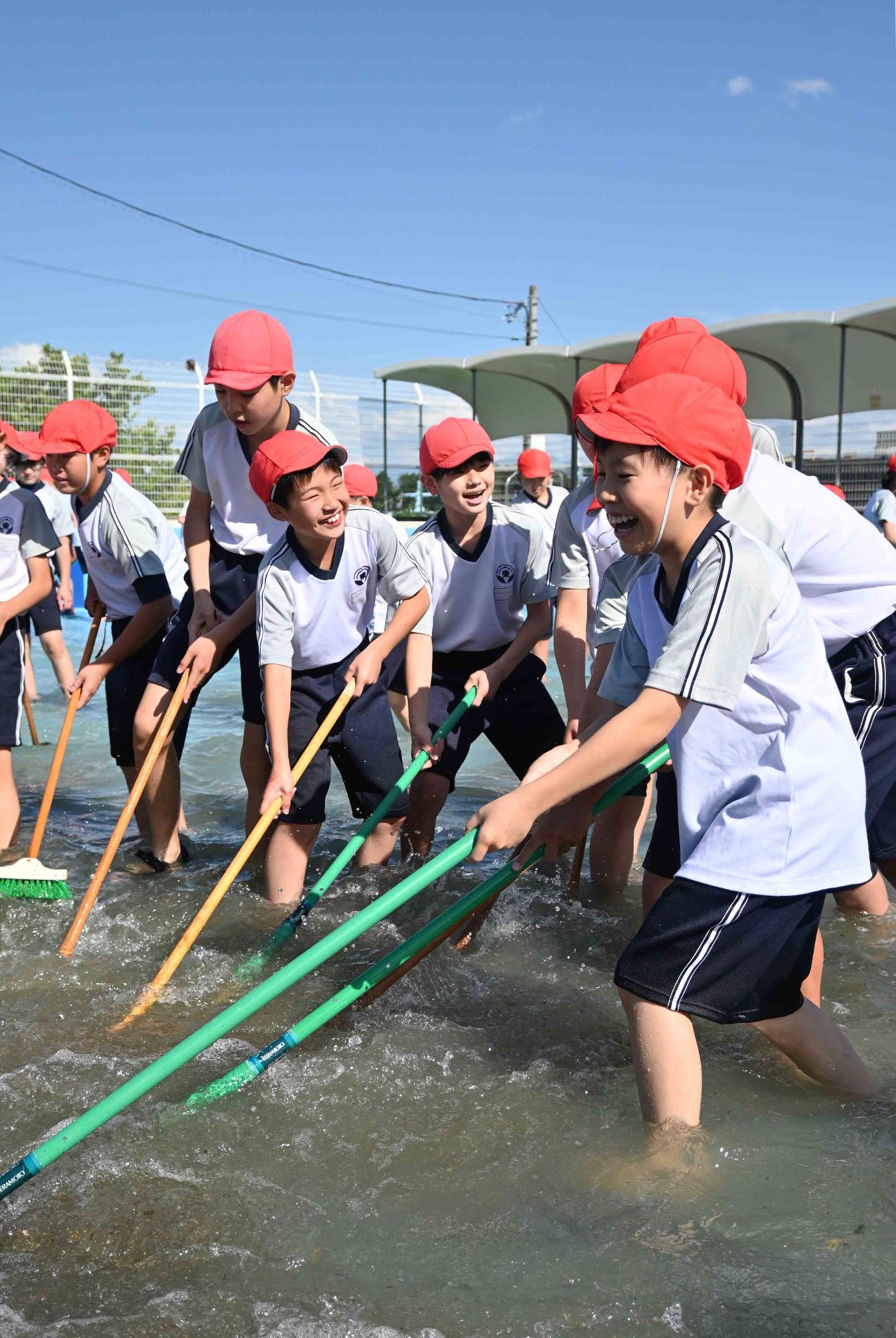 双葉東小プール清掃2652