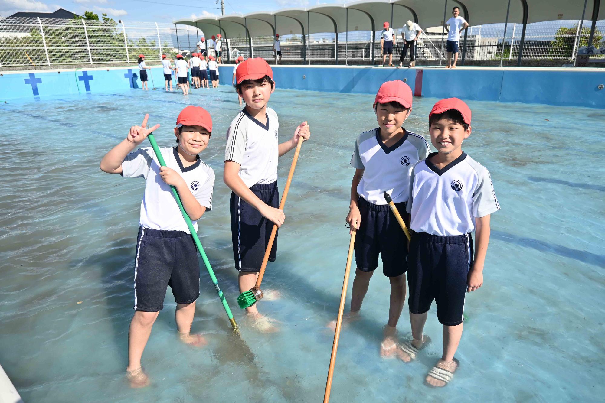 双葉東小プール清掃2746