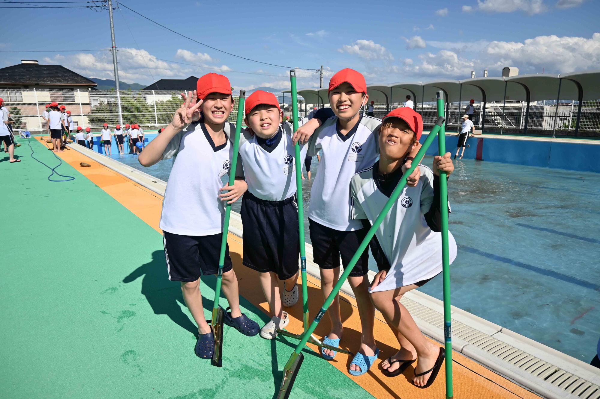 双葉東小プール清掃2750