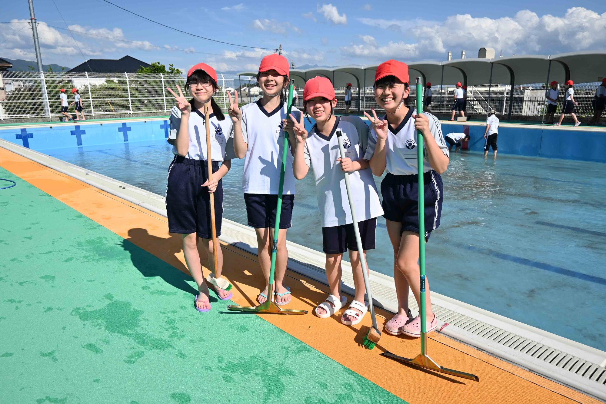 双葉東小プール清掃2757