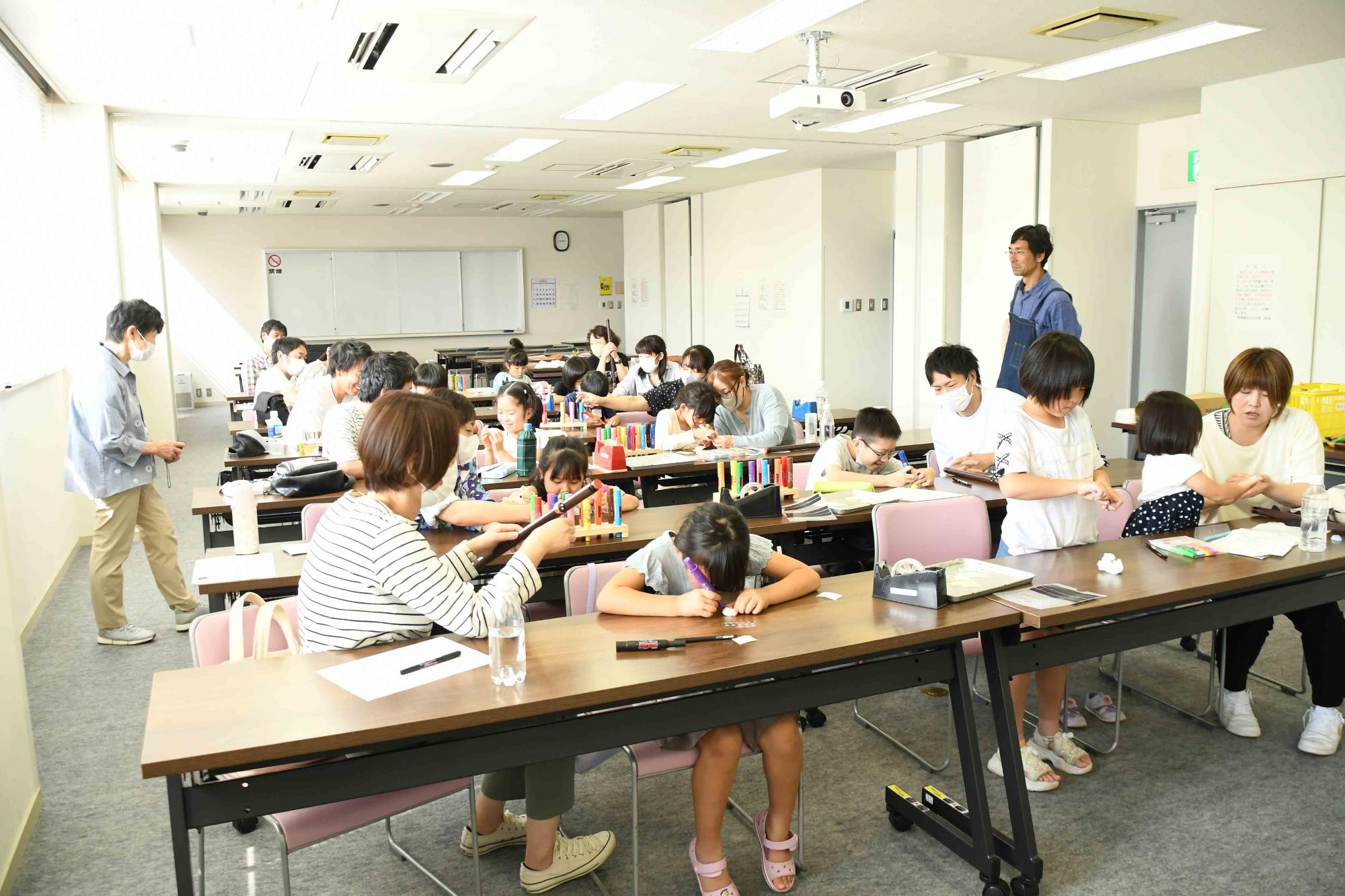 20240608親子で作ろう木のぼりてんとう虫8