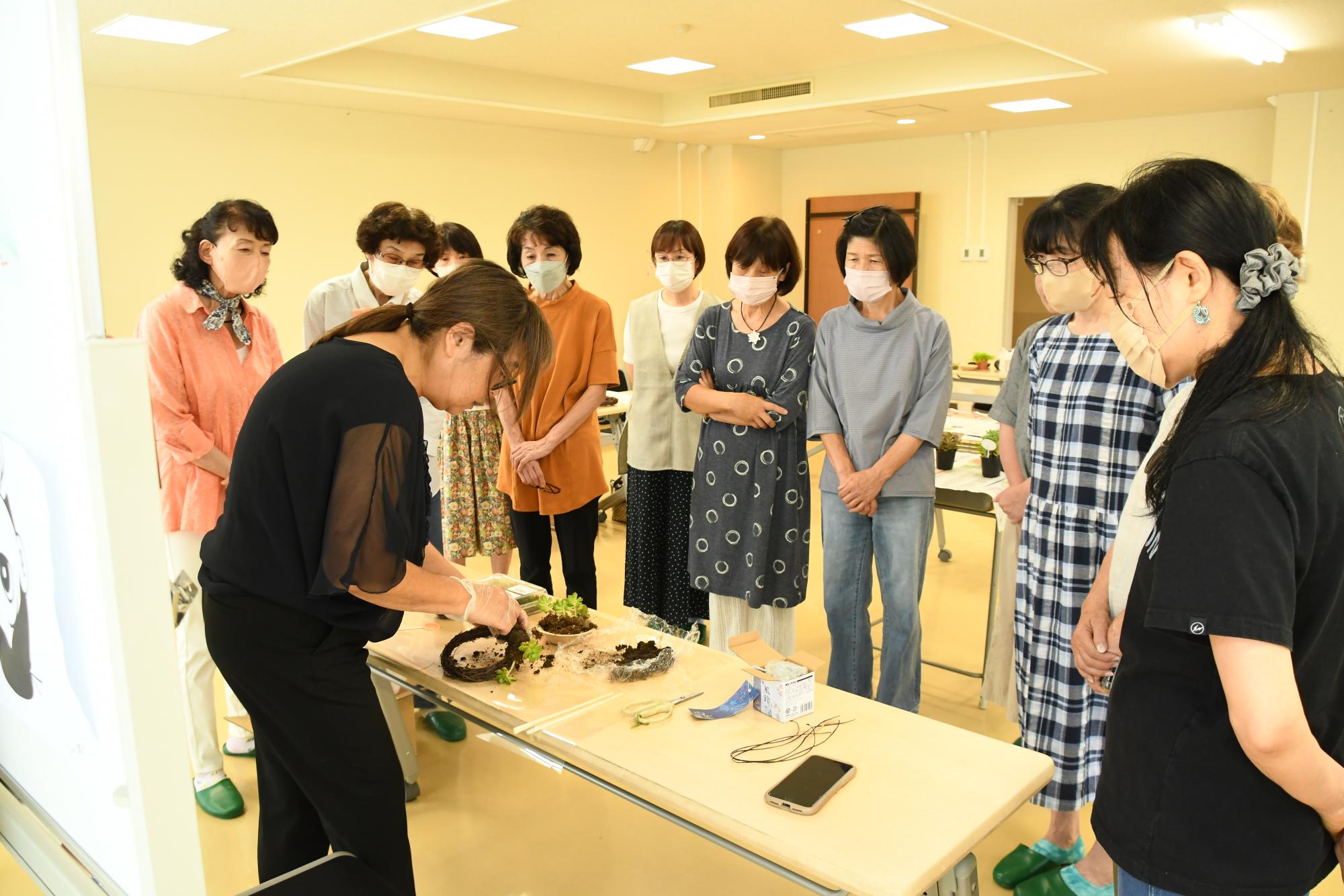 20240625苔を使ったリース作り2