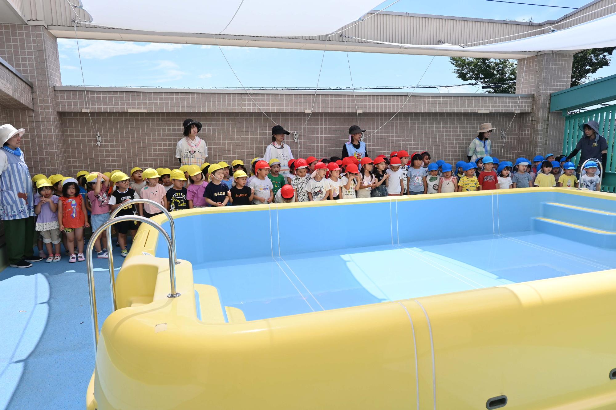 双葉西保育園プール開き2