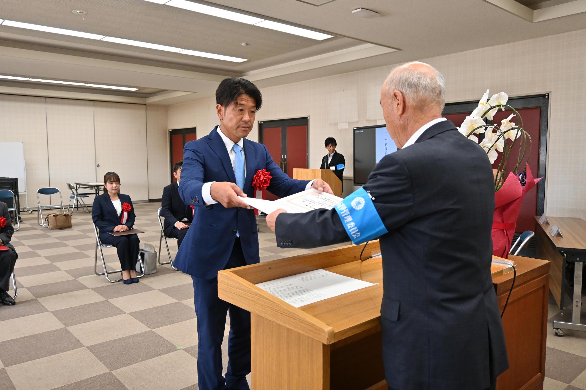当選証書付与式4