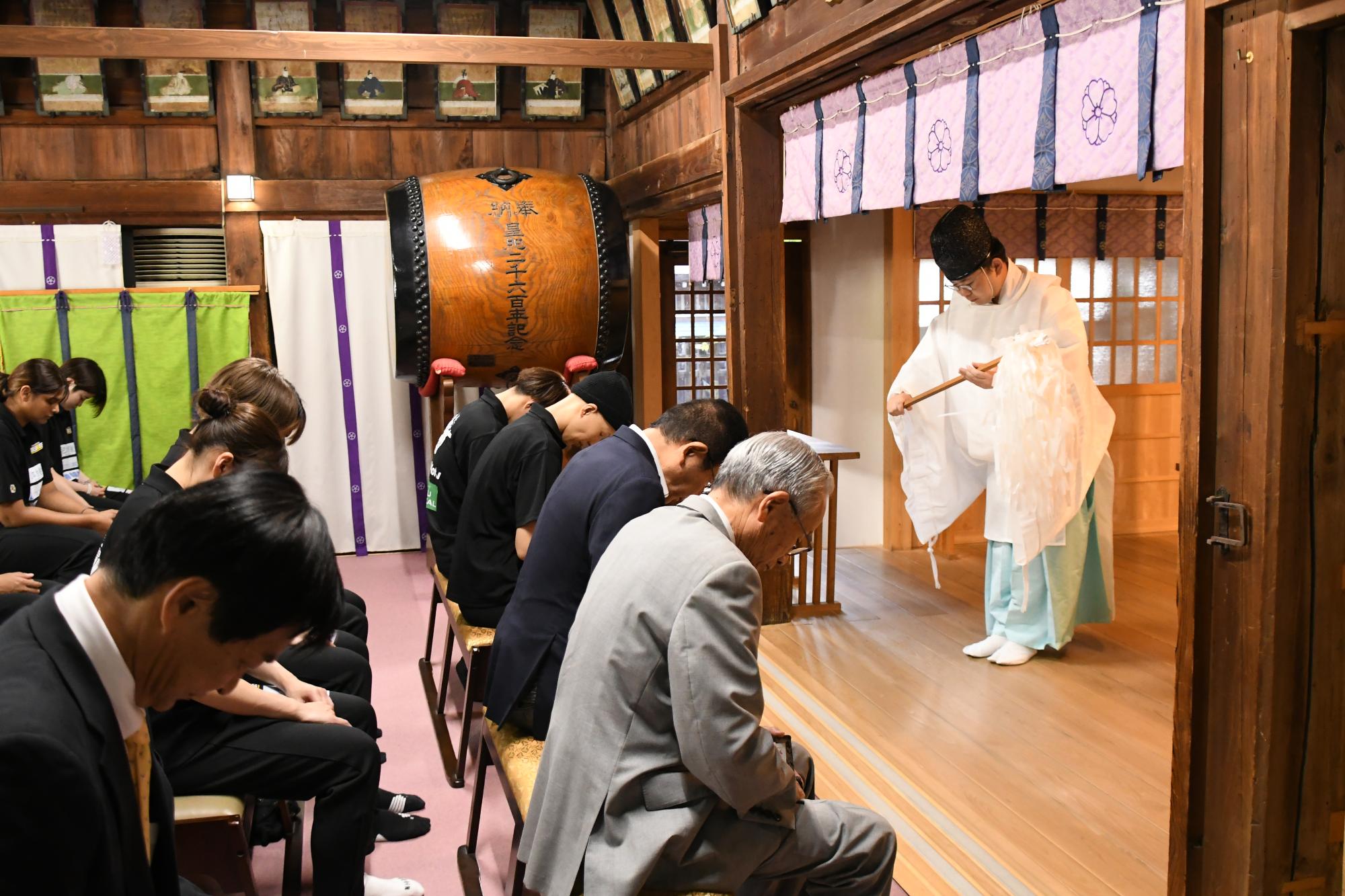 20241001山梨クィーンビーズが一宮浅間神社で必勝祈願1