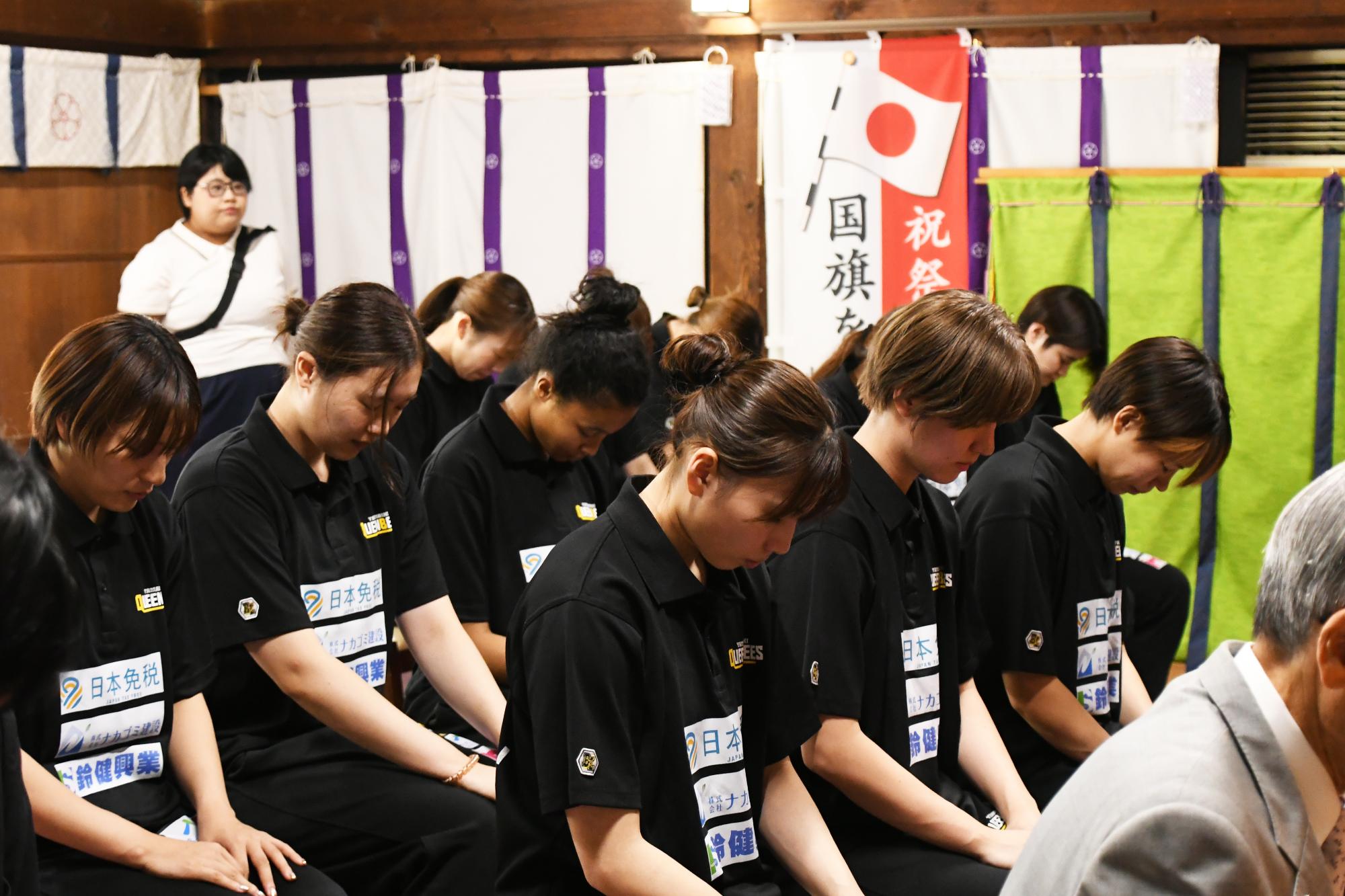 20241001山梨クィーンビーズが一宮浅間神社で必勝祈願3