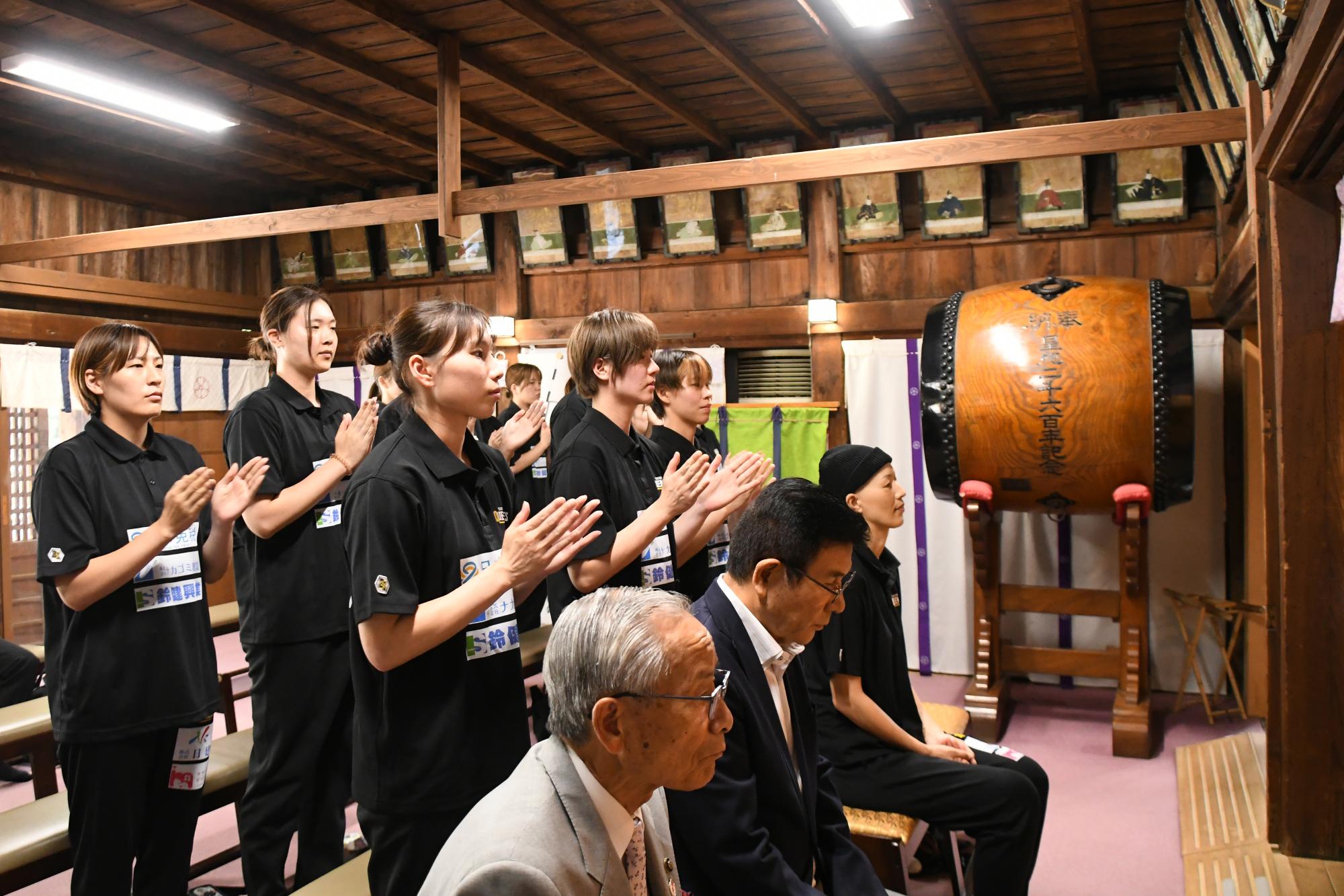 20241001山梨クィーンビーズが一宮浅間神社で必勝祈願4