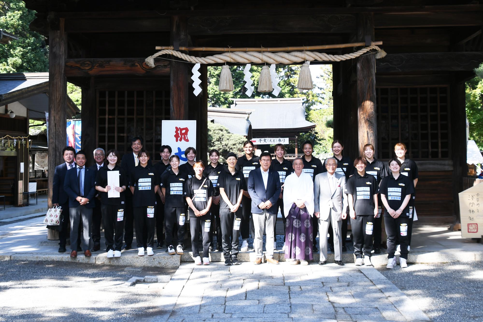 20241001山梨クィーンビーズが一宮浅間神社で必勝祈願5