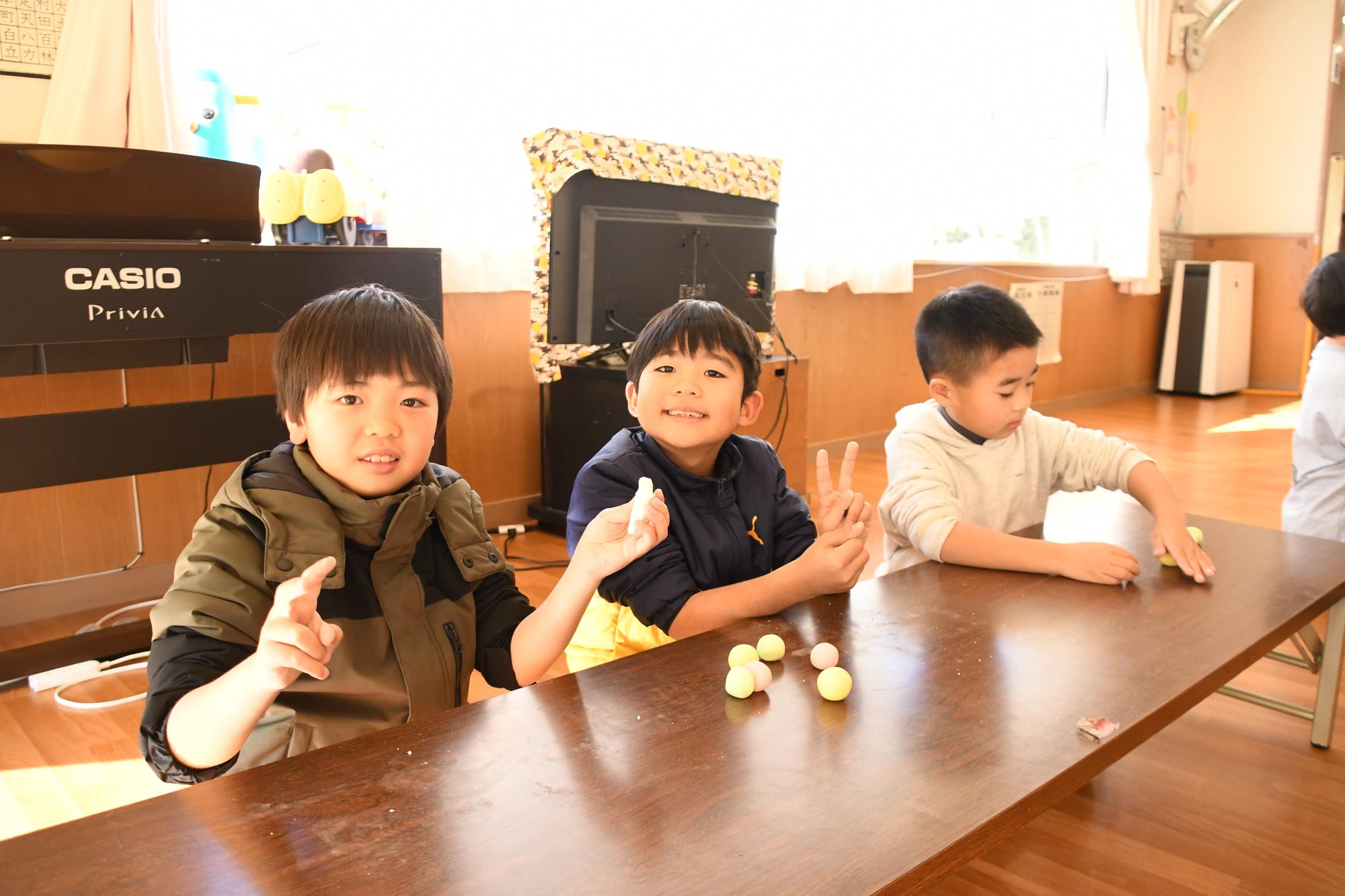 20250109双葉西児童館まゆ玉作り6