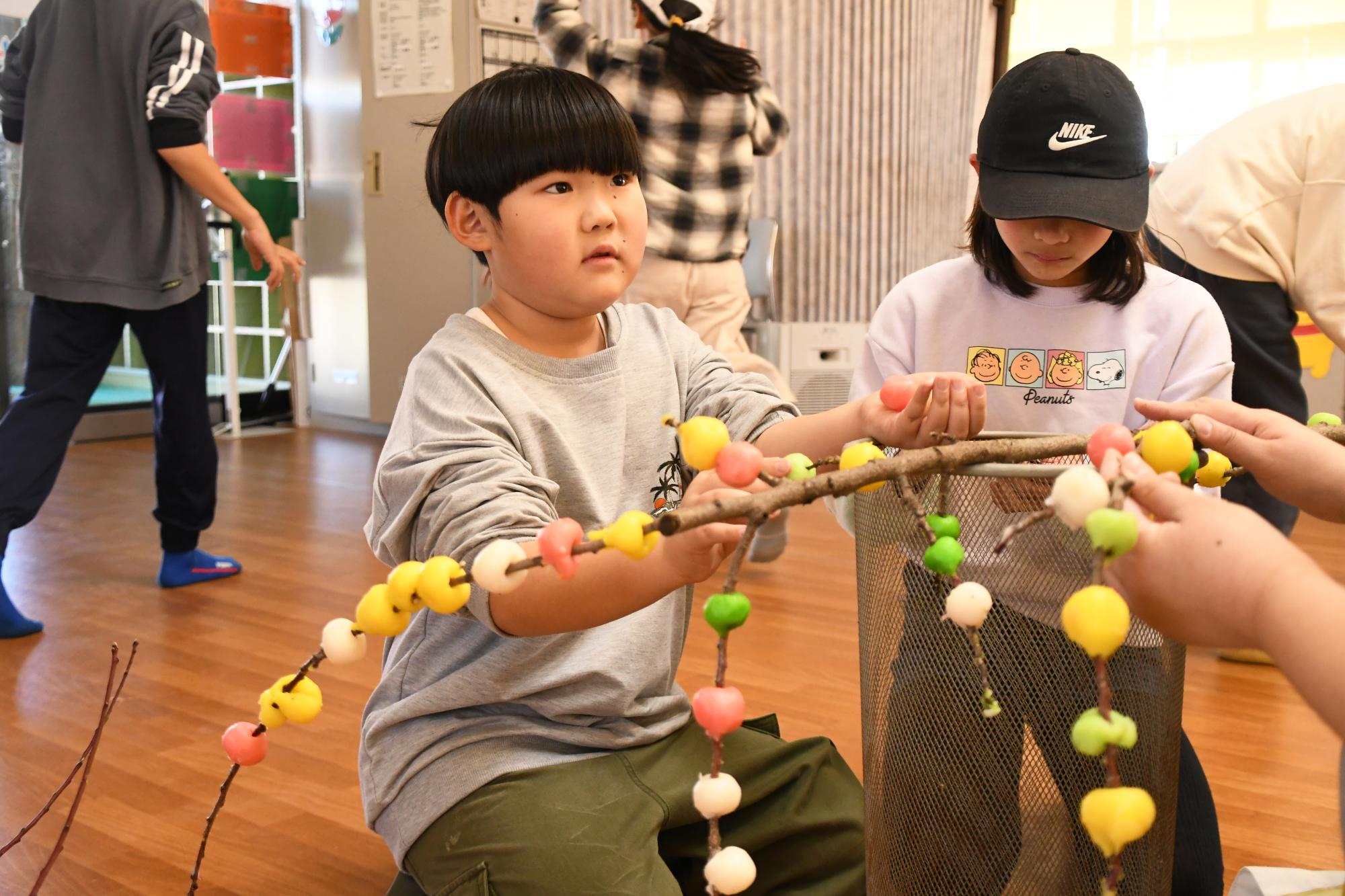 20250109双葉西児童館まゆ玉作り10