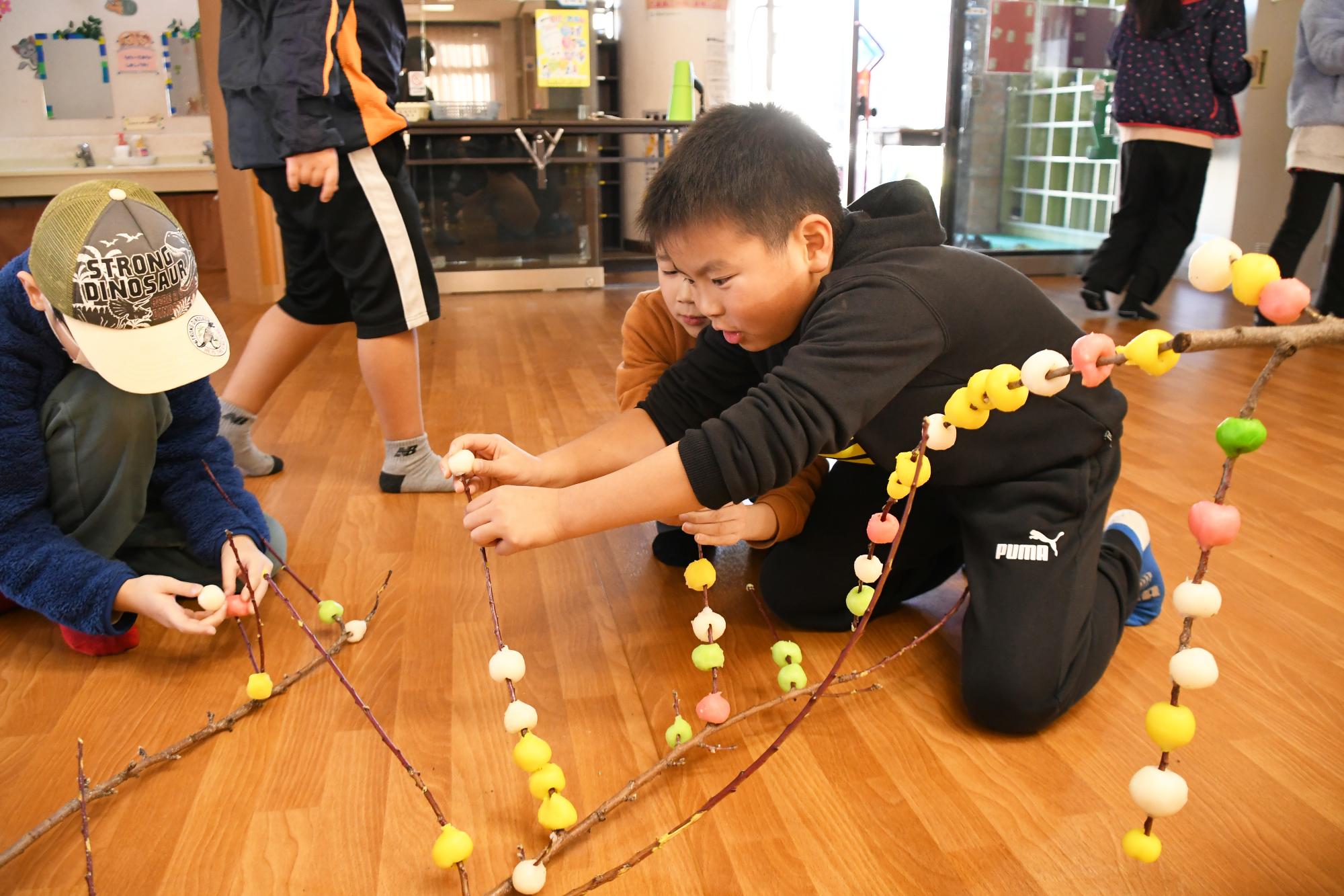 20250109双葉西児童館まゆ玉作り11