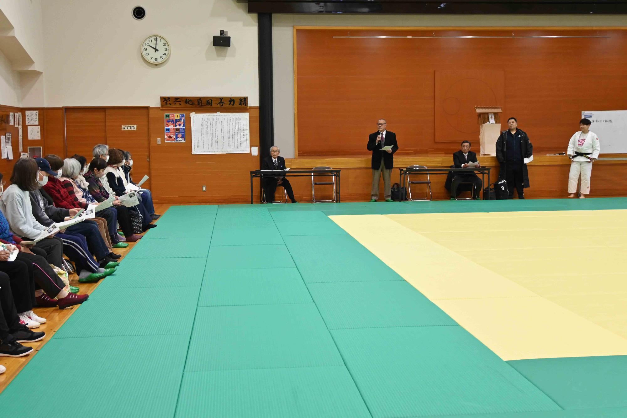 高齢者向け上手な転び方教室0544