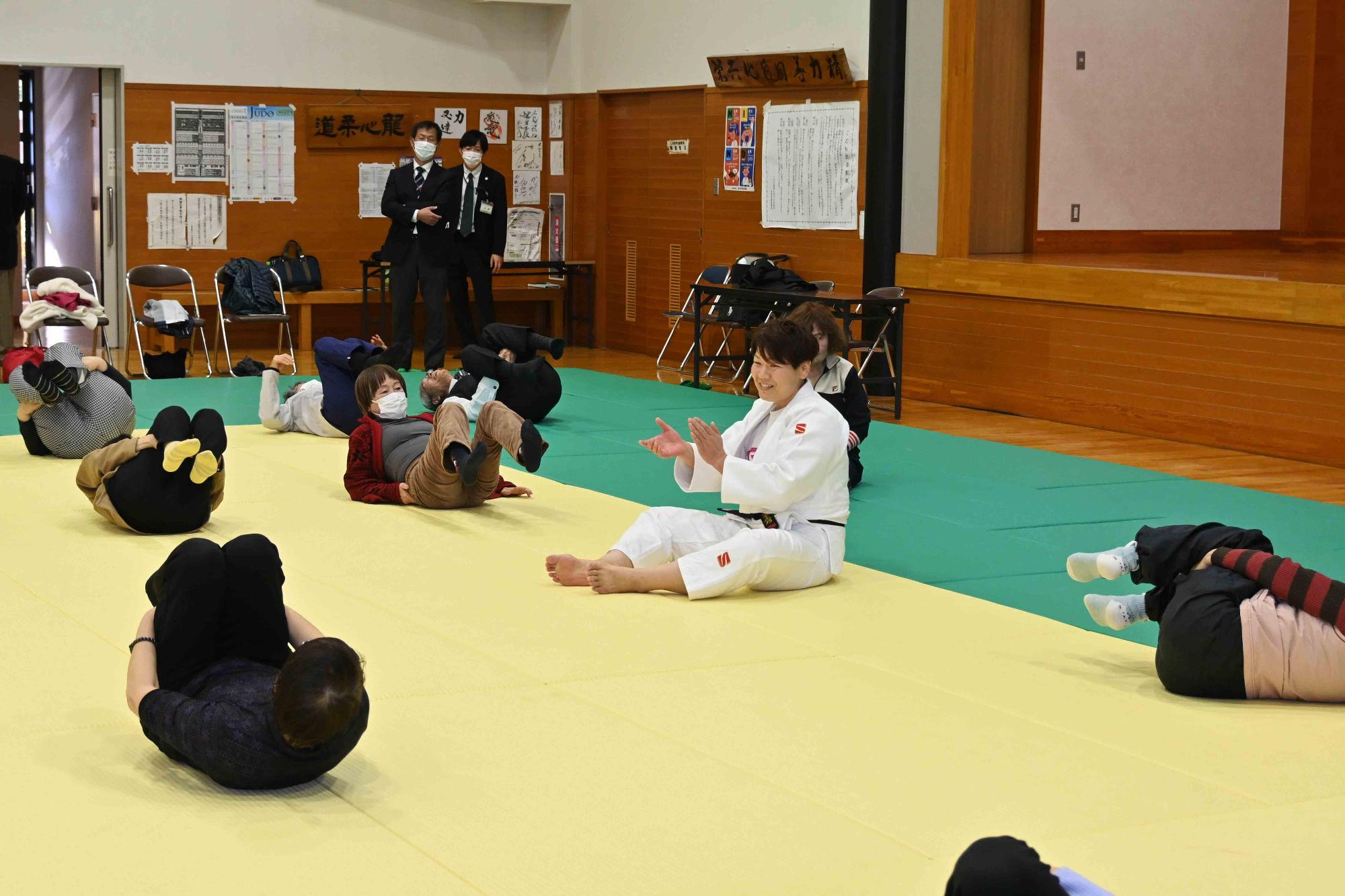 高齢者向け上手な転び方教室0777