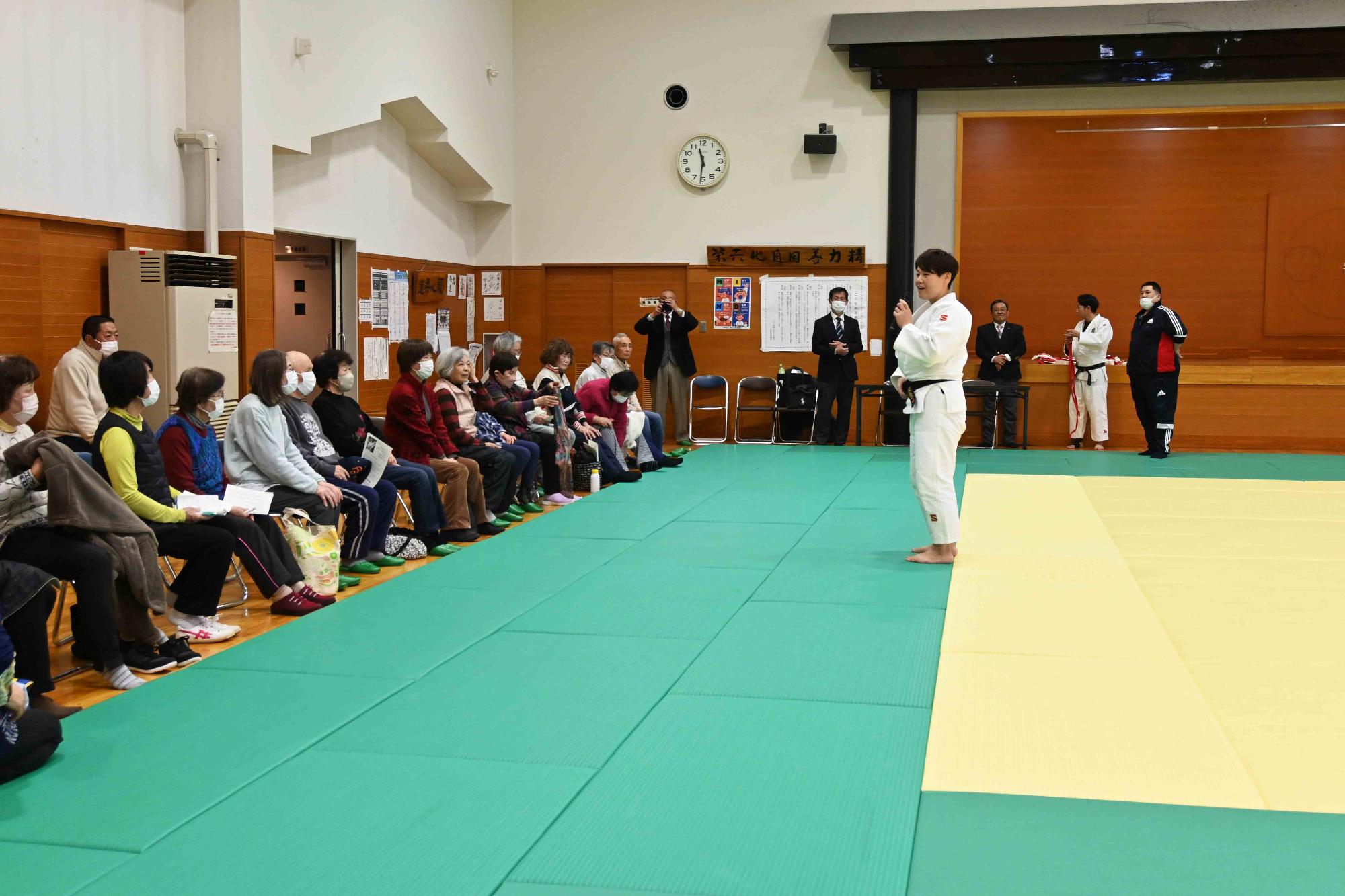 高齢者向け上手な転び方教室0955