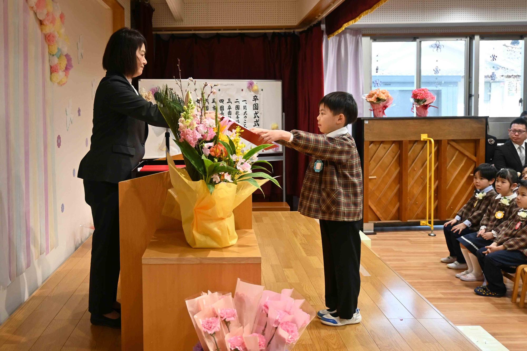 双葉西保卒園式7686