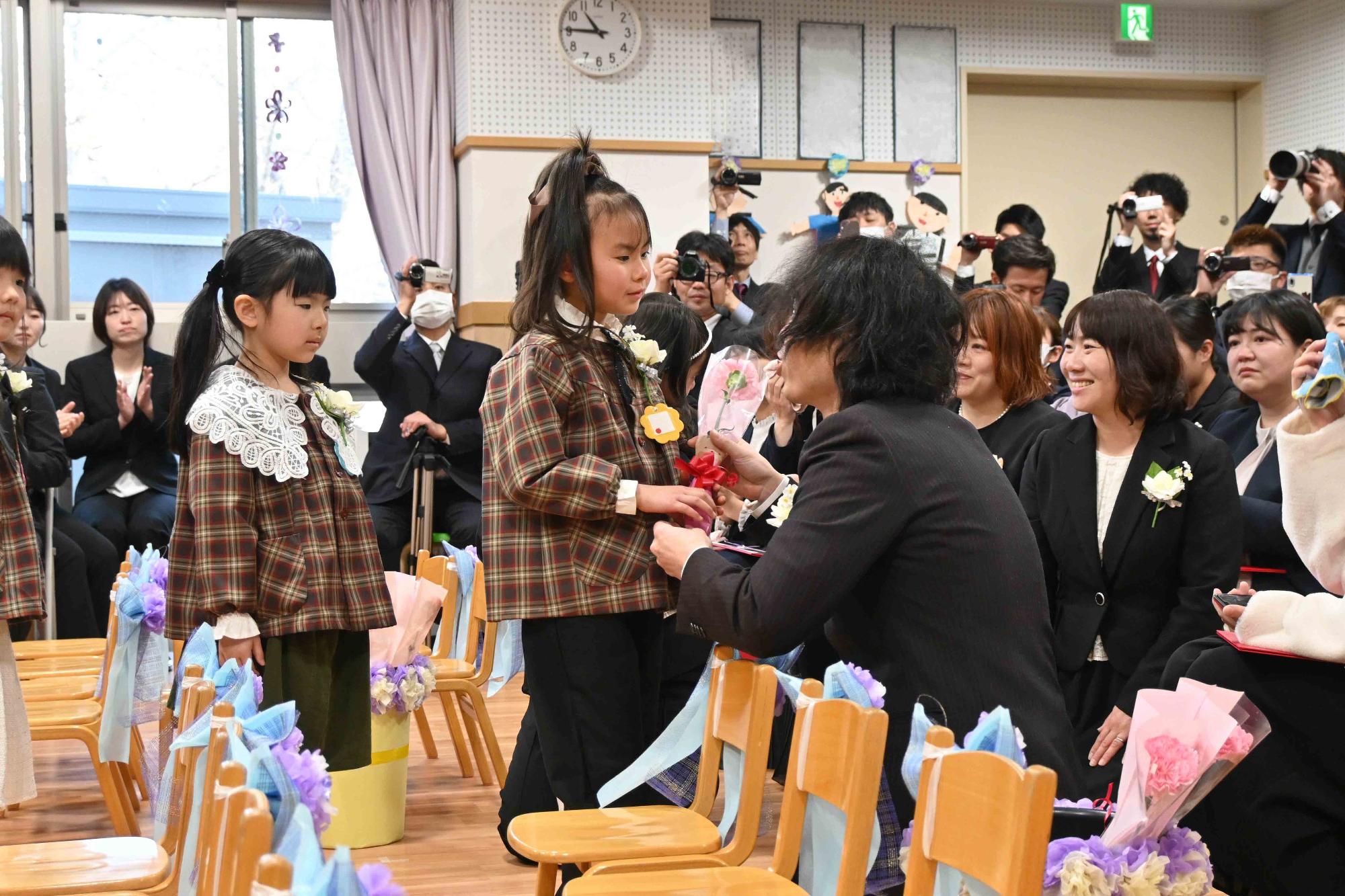 双葉西保卒園式8265