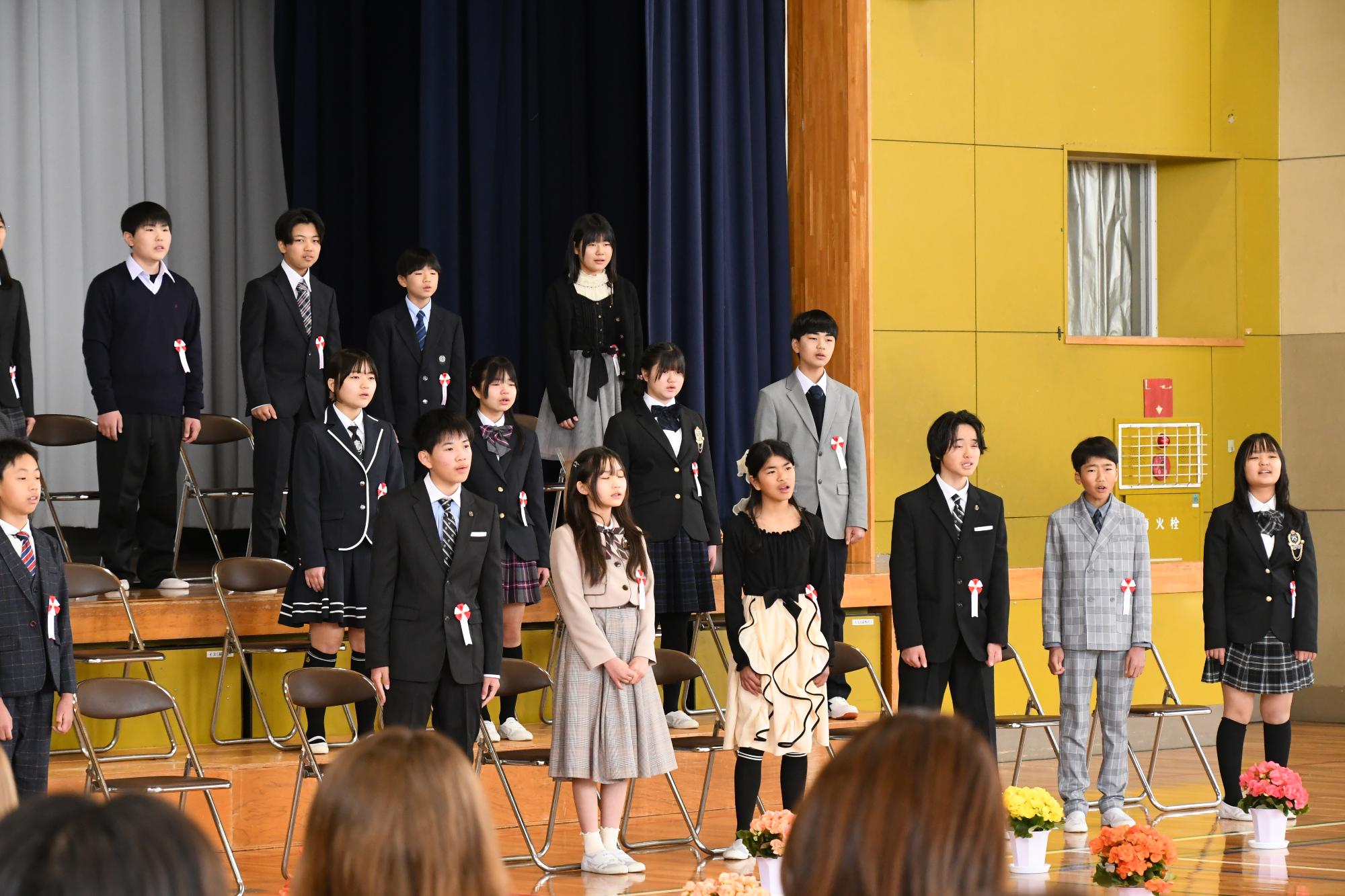 20250319小学校卒業証書授与式16