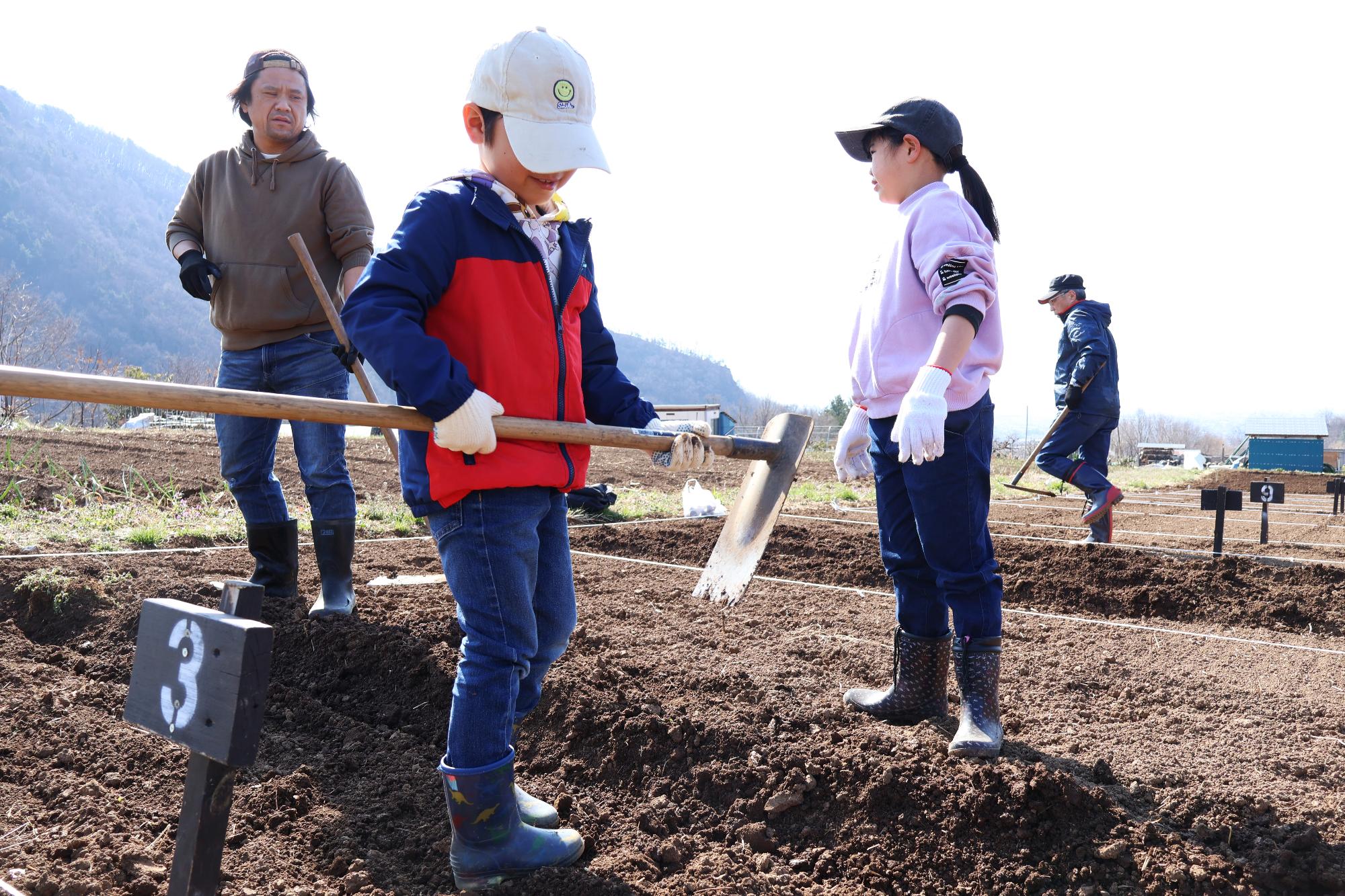 20250322じゃがいも植え付け体験1