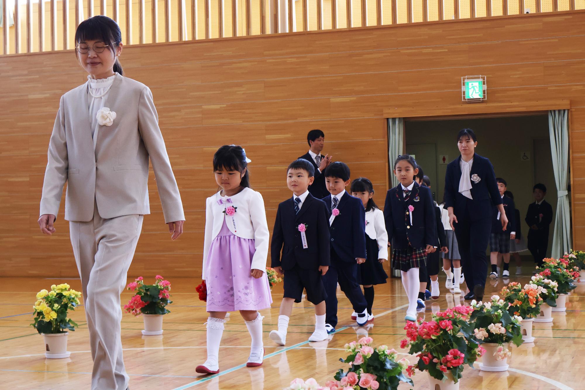 20250407小学校入学式1