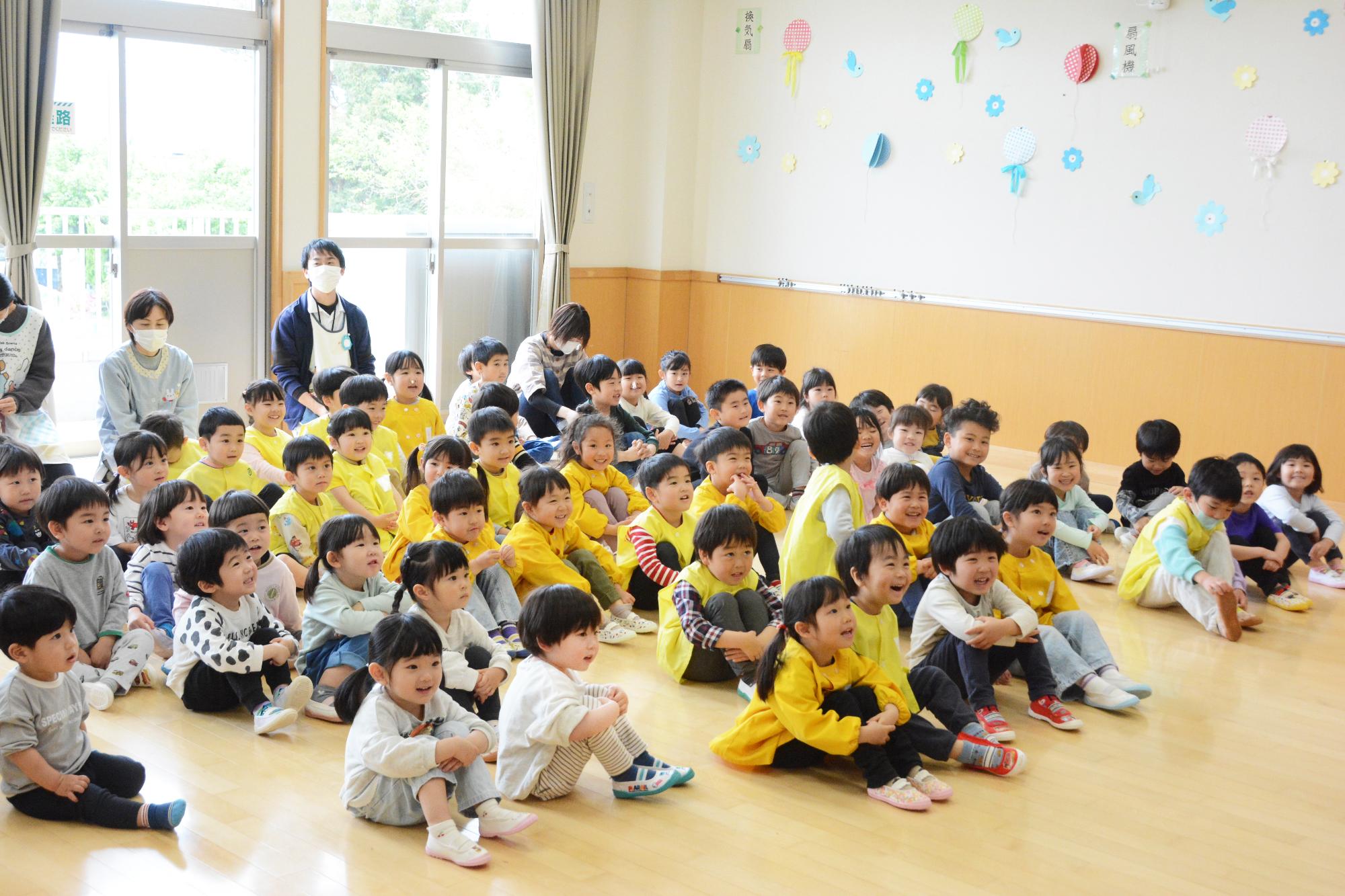 20250502竜王中央保育園こいのぼり集会1