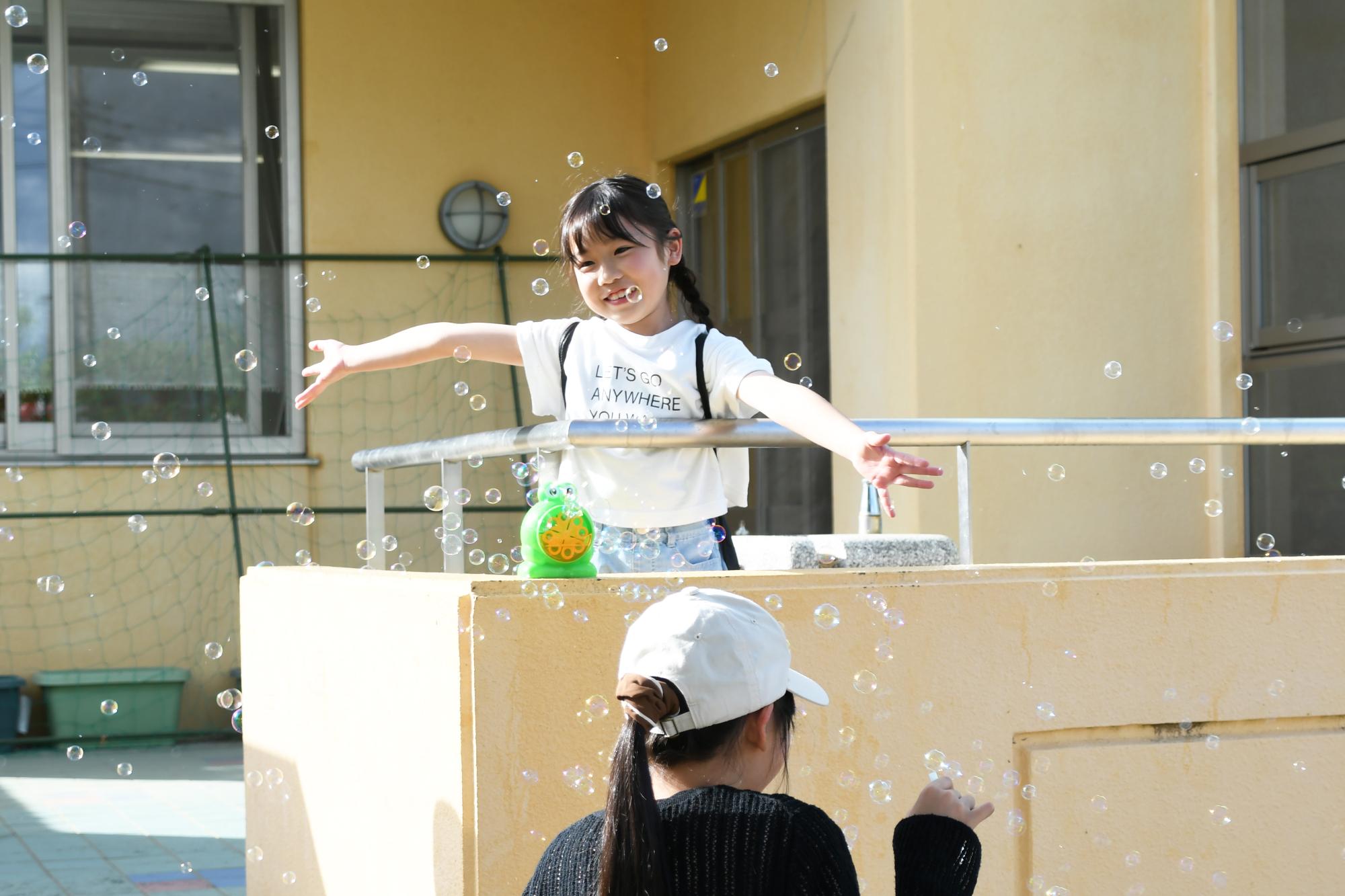 20250507玉幡児童館しゃぼん玉遊び10