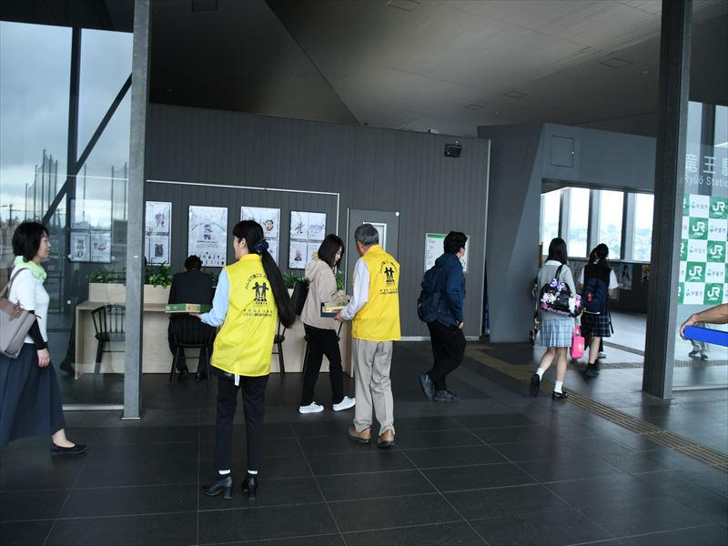 人権擁護委員による啓発活動2025竜王駅南北自由通路2