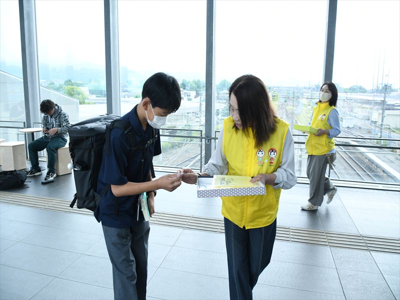 人権擁護委員による啓発活動2025竜王駅南北自由通路8