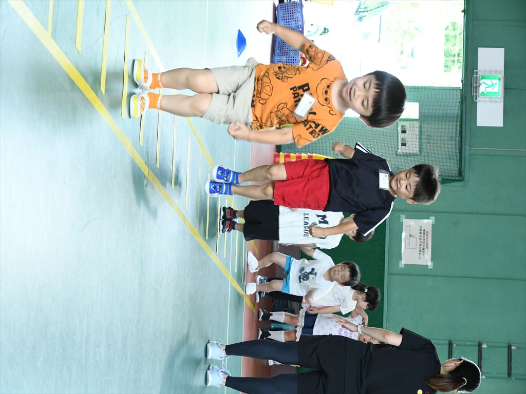 甲斐市キッズテニス教室は満員御礼準備運動