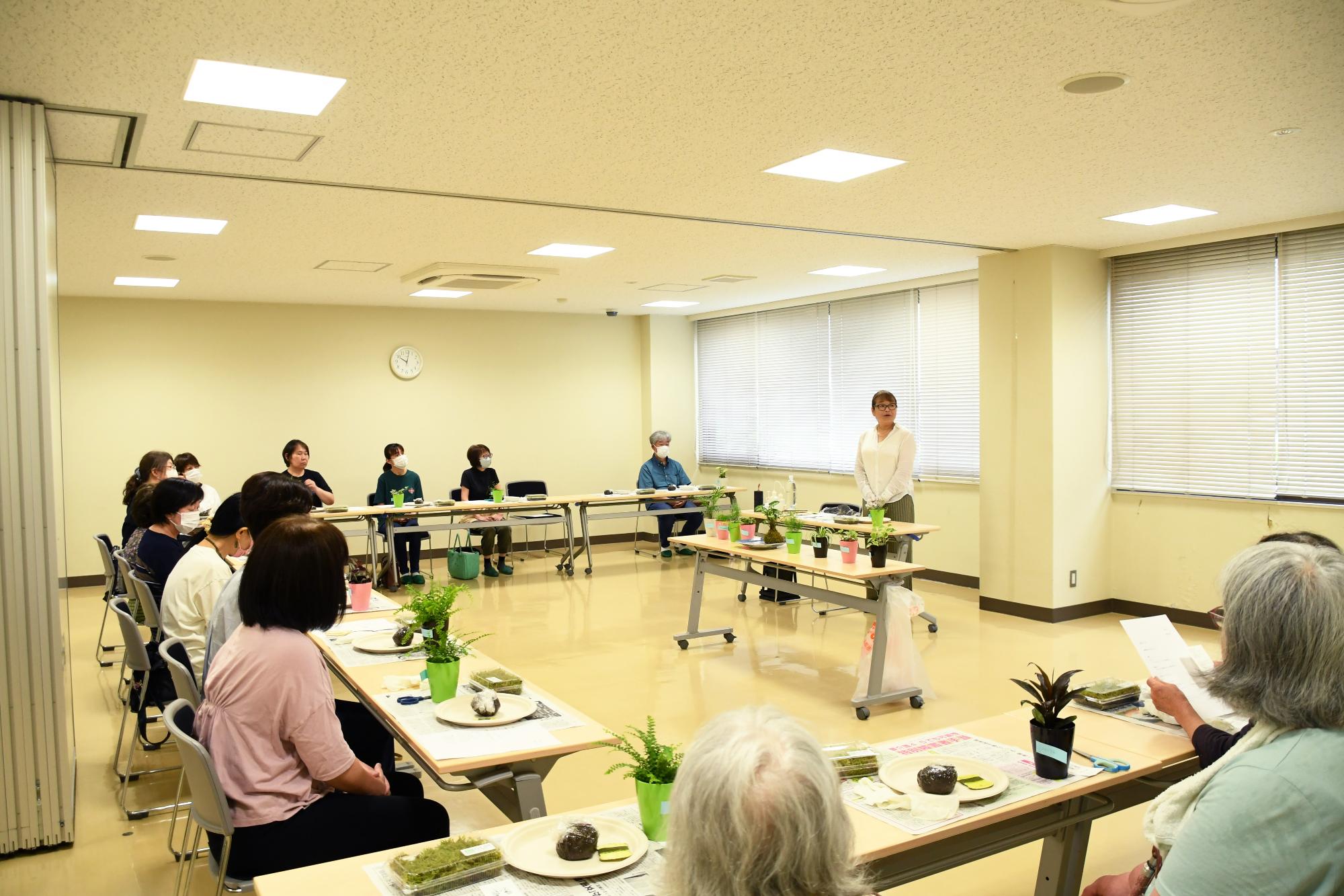 20250624双葉公民館苔玉1