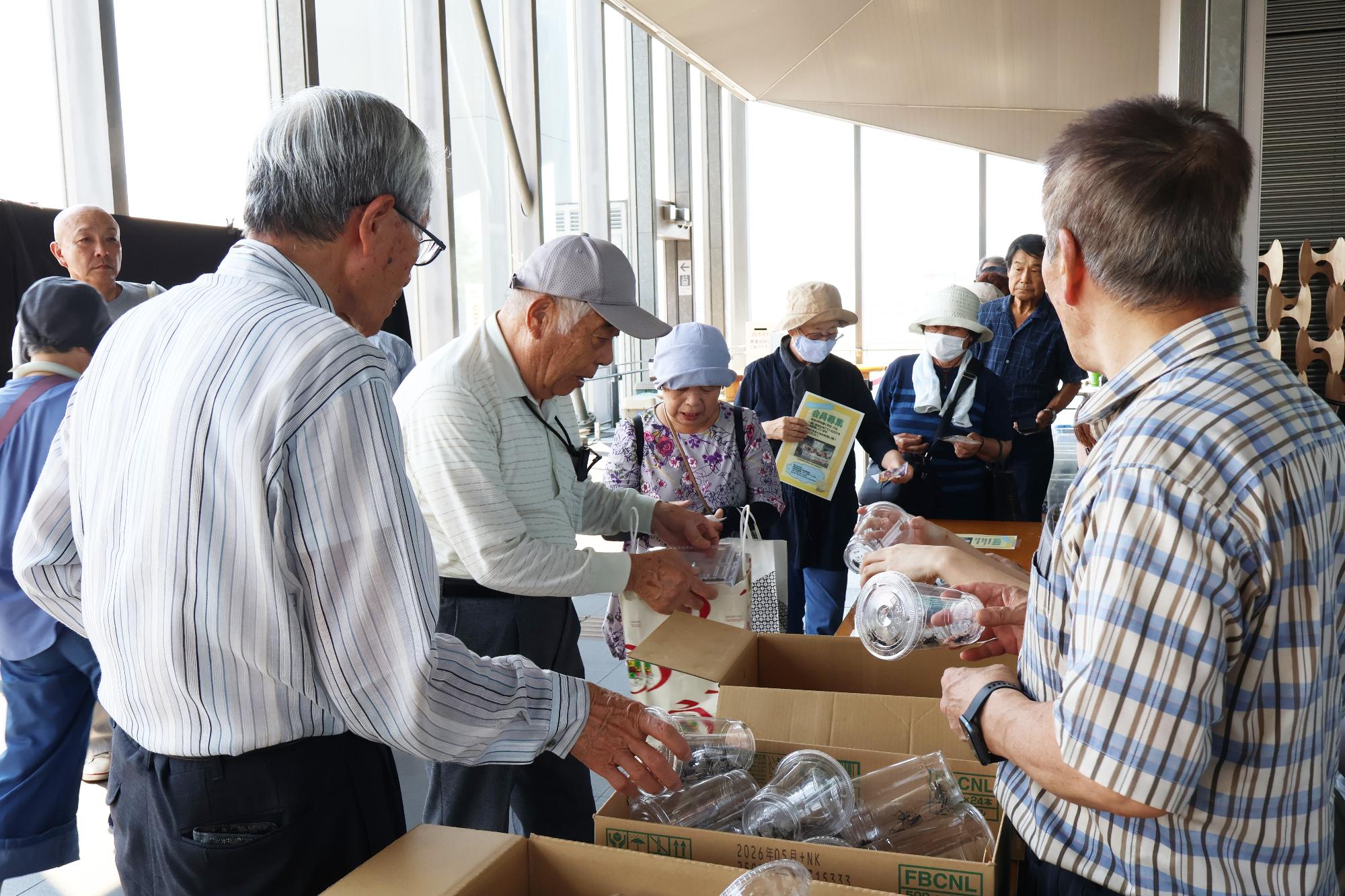 20250803竜王駅で鈴虫の声を聴く甲斐6