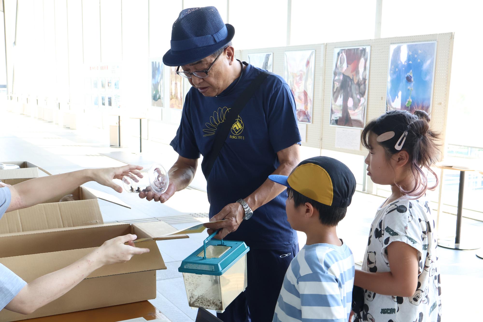 20250803竜王駅で鈴虫の声を聴く甲斐7