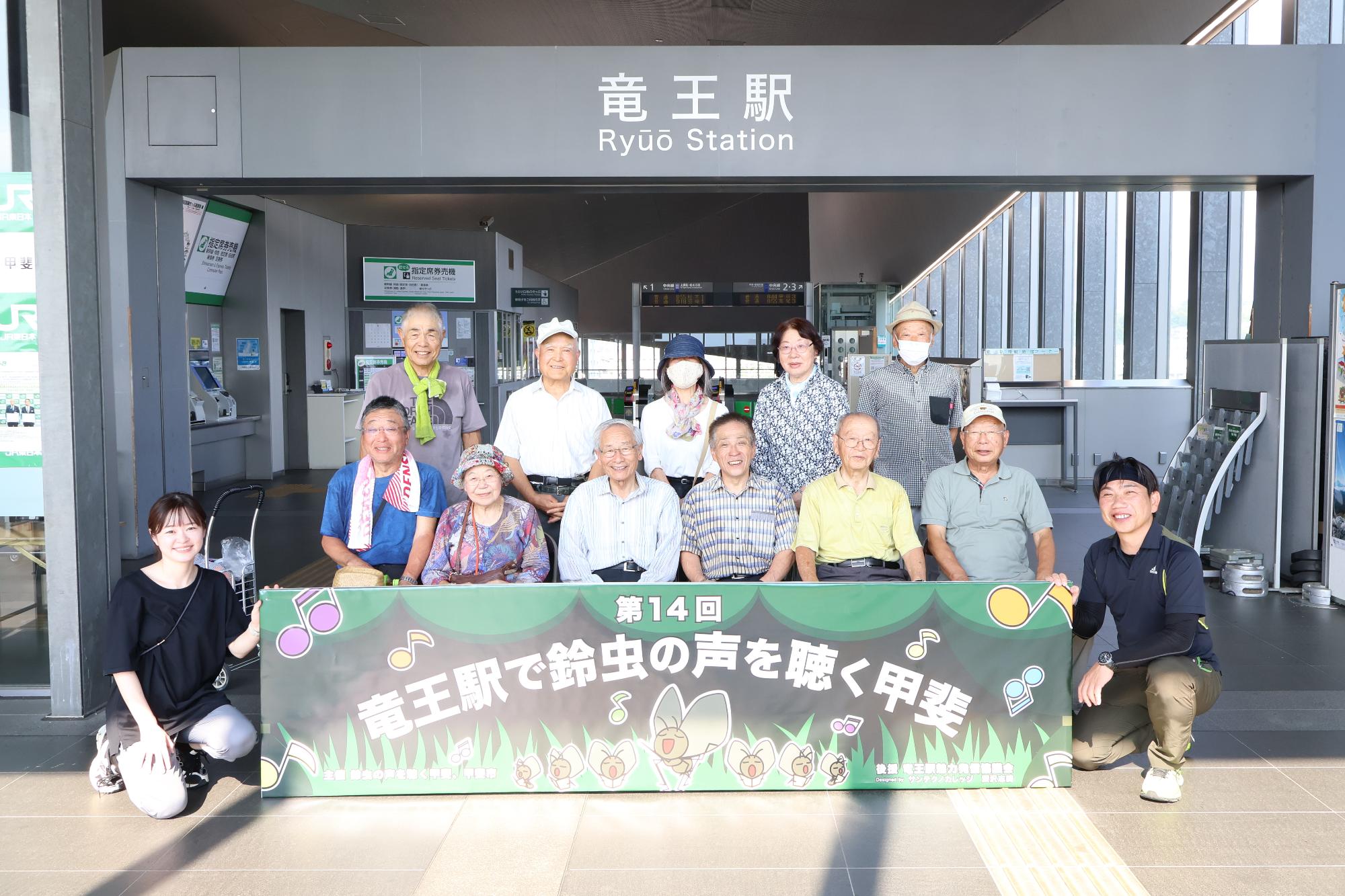 20250803竜王駅で鈴虫の声を聴く甲斐10