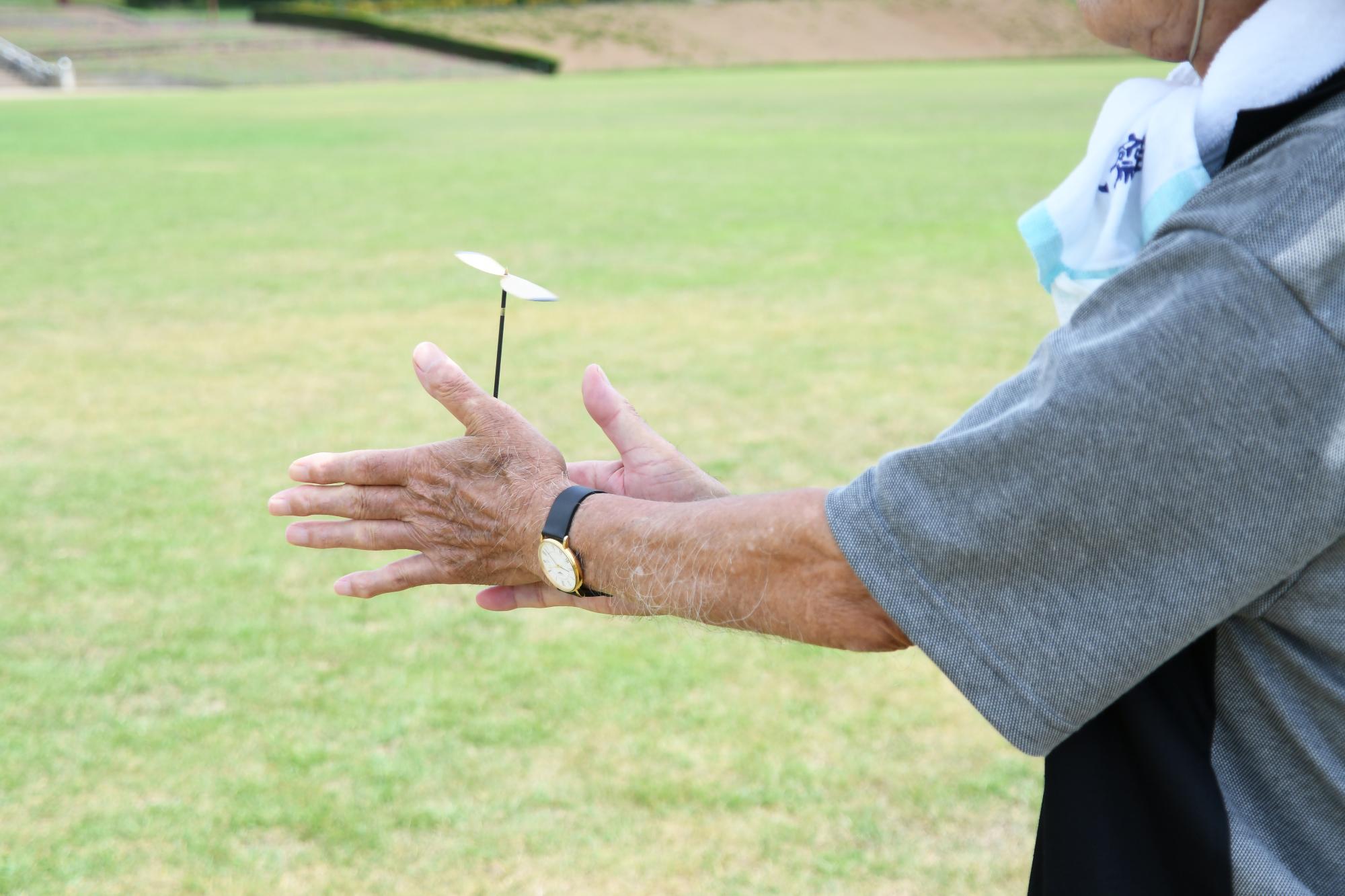 20250814ドラゴンパークで飛行機と竹とんぼ7