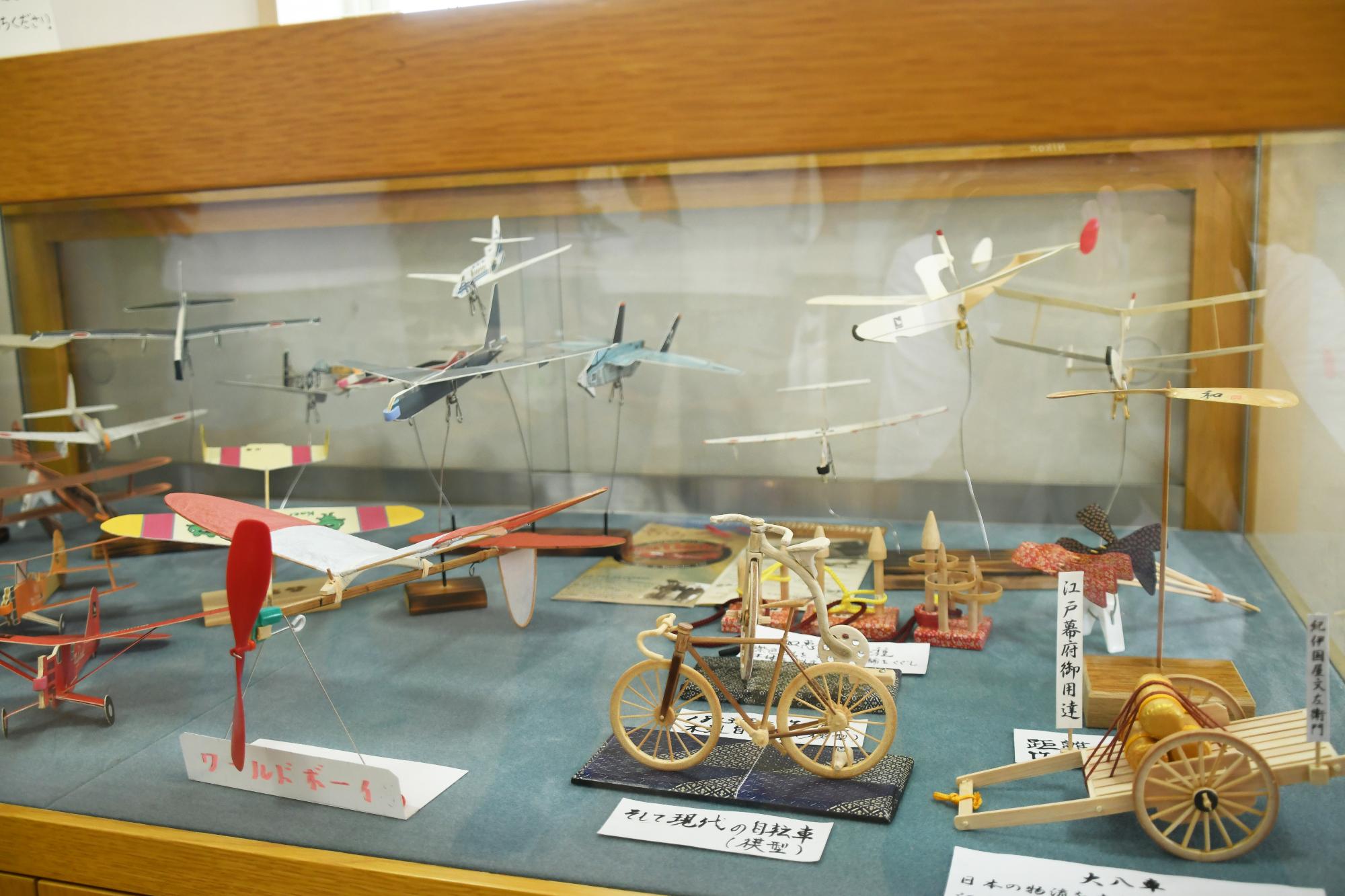 20250814ドラゴンパークで飛行機と竹とんぼ10