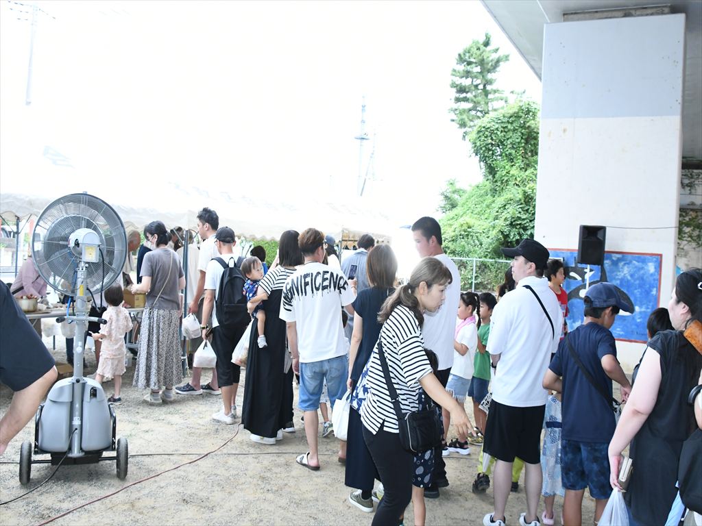 かき氷とフランクフルトには行列が