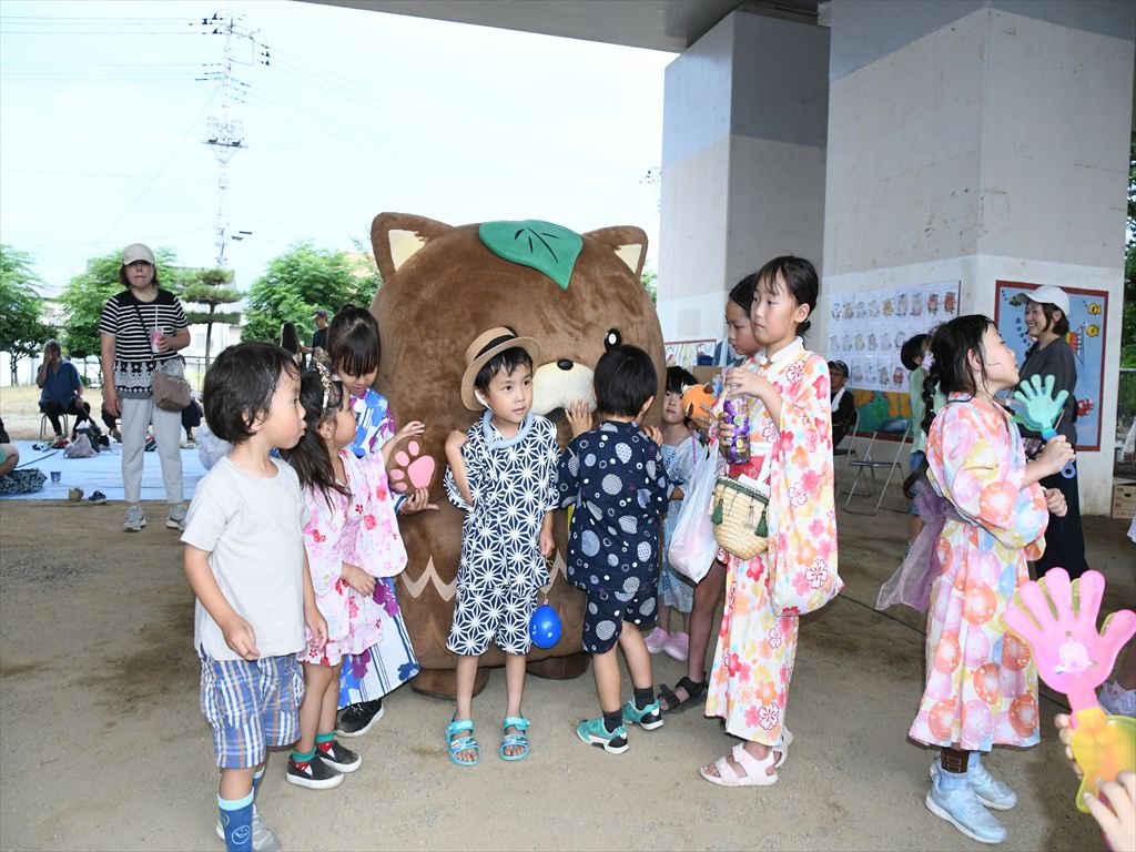 やはたいぬもみくちゃに。