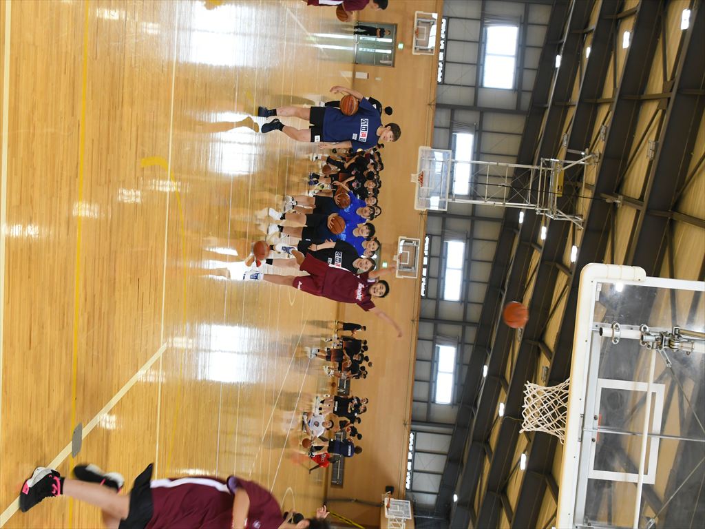 クリニック後には全員でフリースロー大会