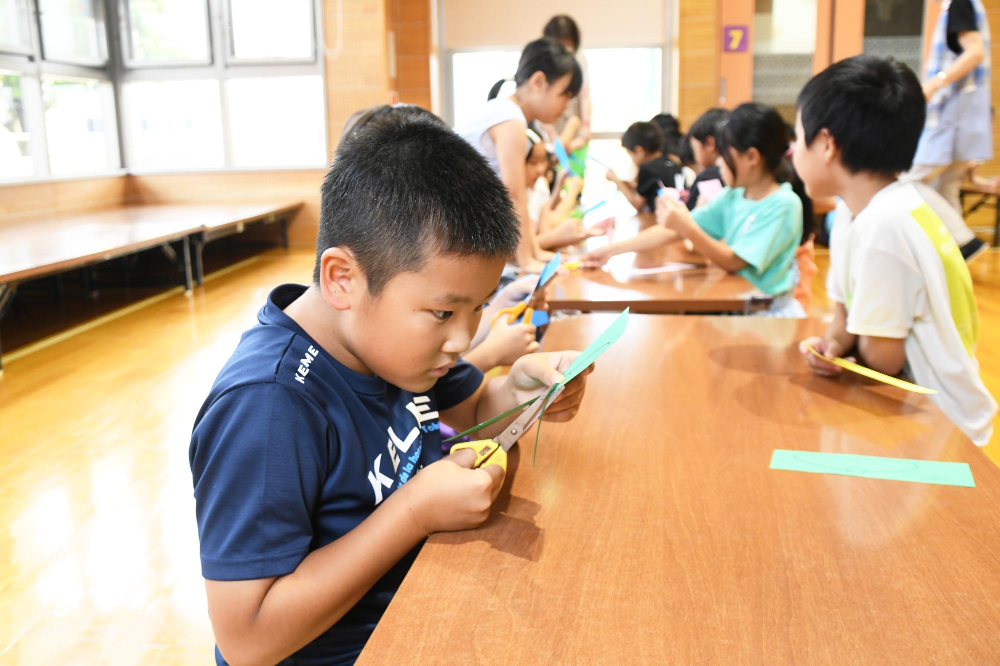 20250827玉幡児童館アルソミトラを作ろう6