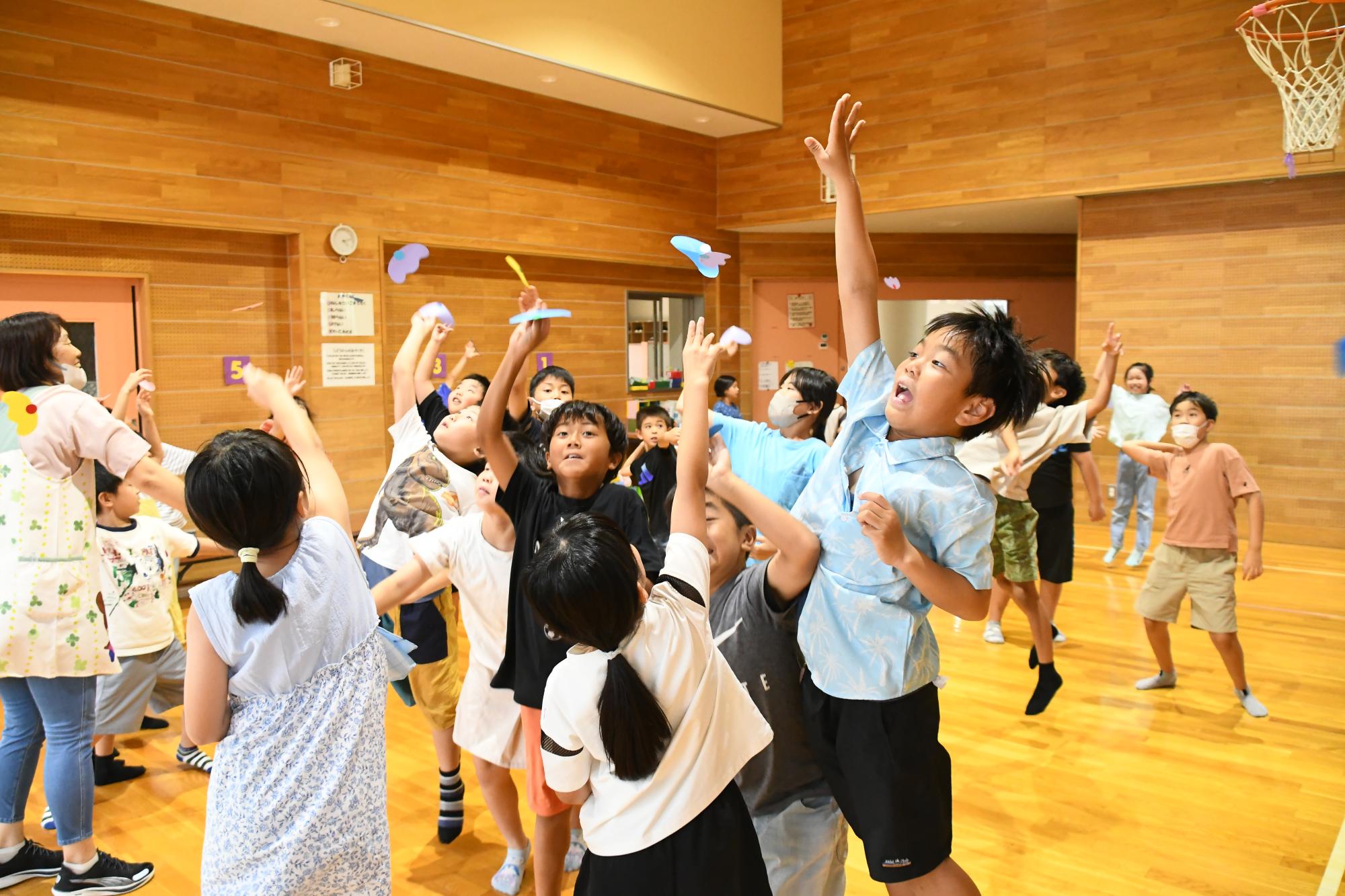 20250827玉幡児童館アルソミトラを作ろう10