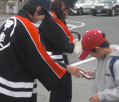 ティッシュ配り