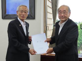 保坂市長と雨宮委員長の写真