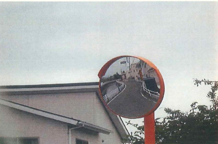 カーブミラー設置後2の写真