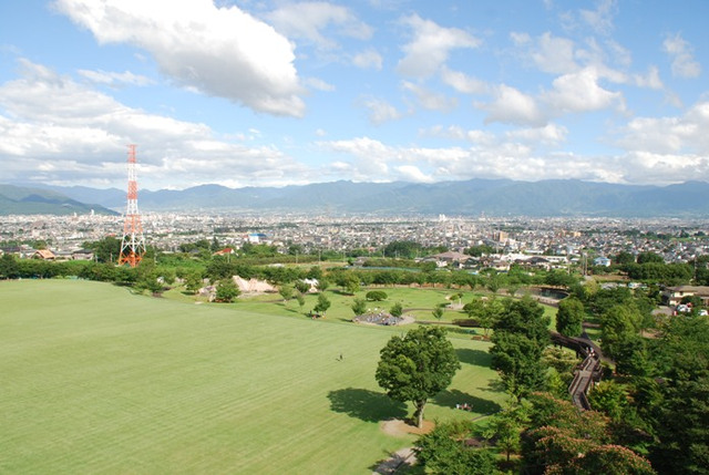 展望台から見える甲府盆地の風景