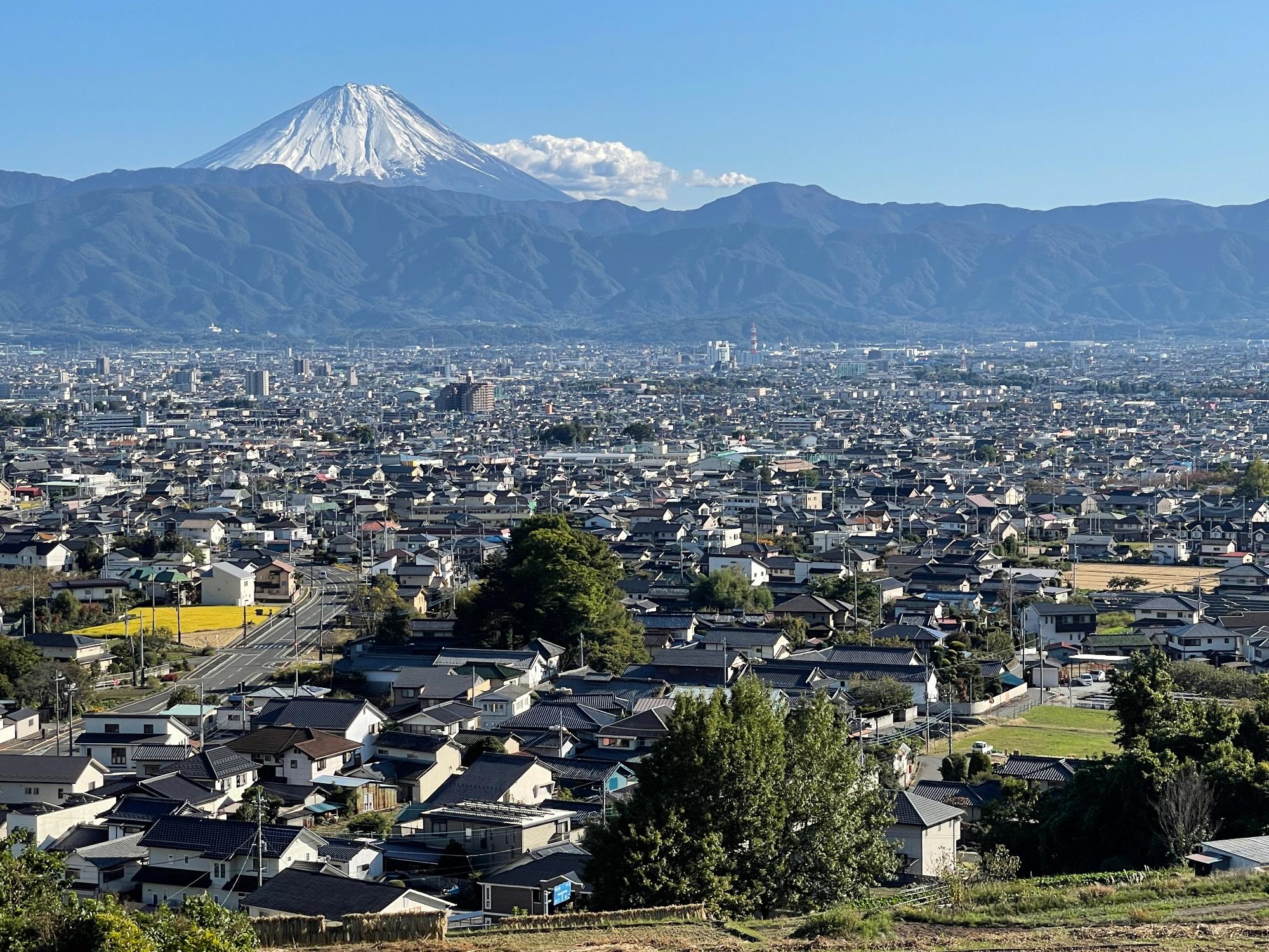 敷島総合公園から見る富士山の写真