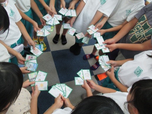 カルタ遊びの様子3